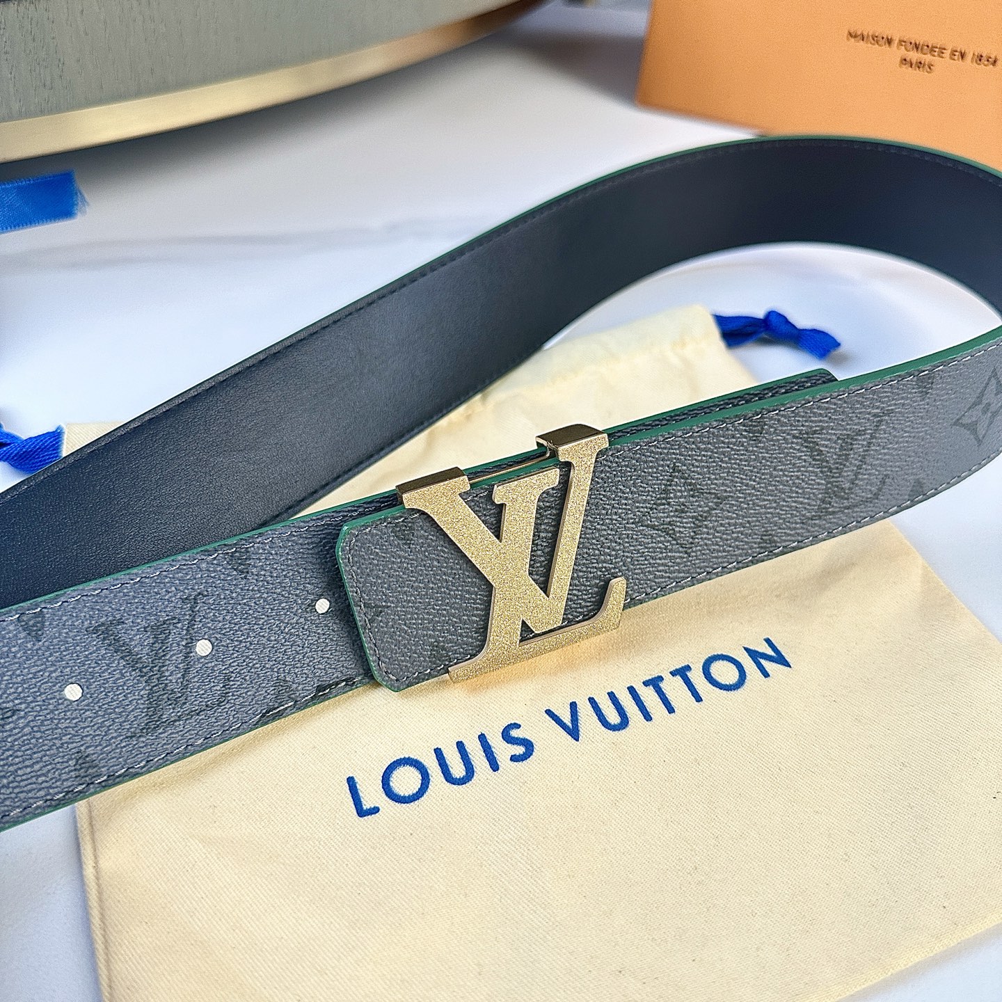 L0UIS VUITT0N 原版包裝 1.0 幅広40mmの定番スタイル