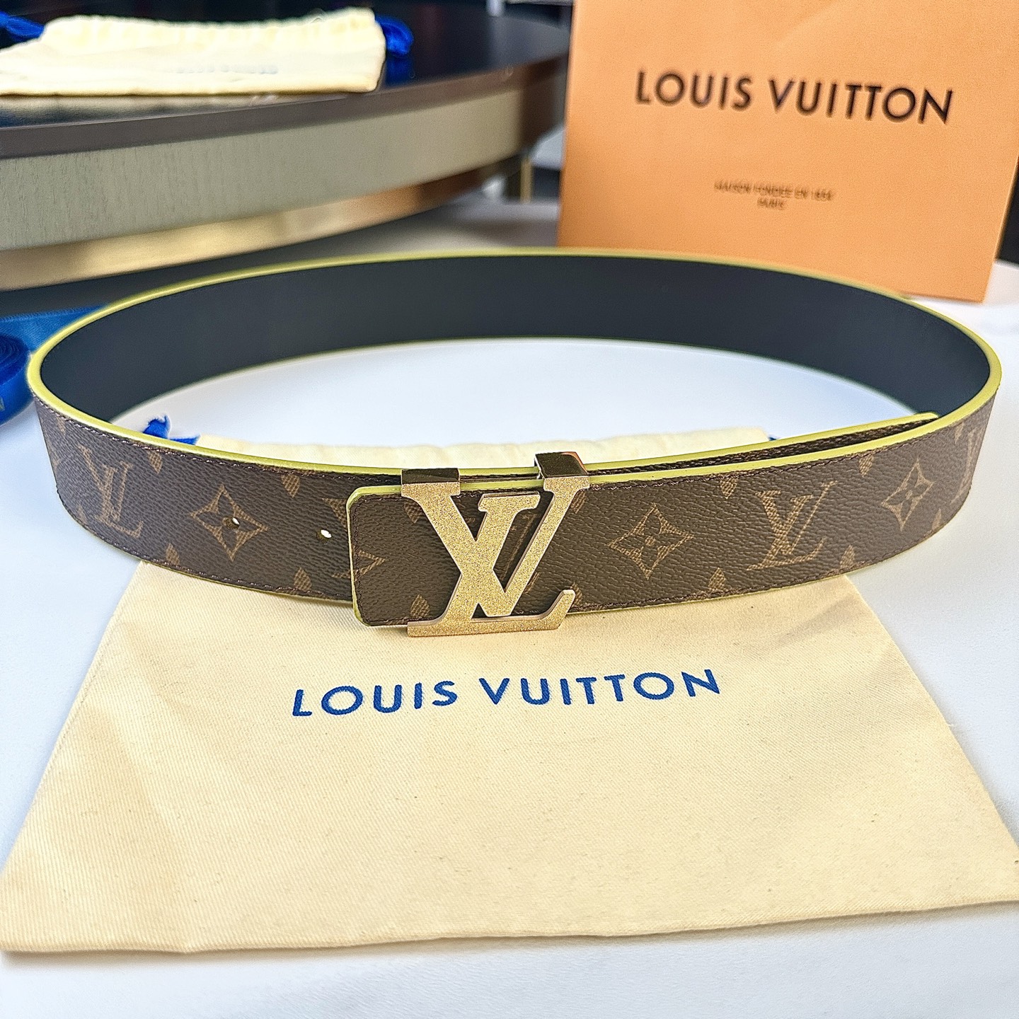 L0UIS VUITT0N 原版包裝➕1.0 - クラシックデザインと精緻な仕立て