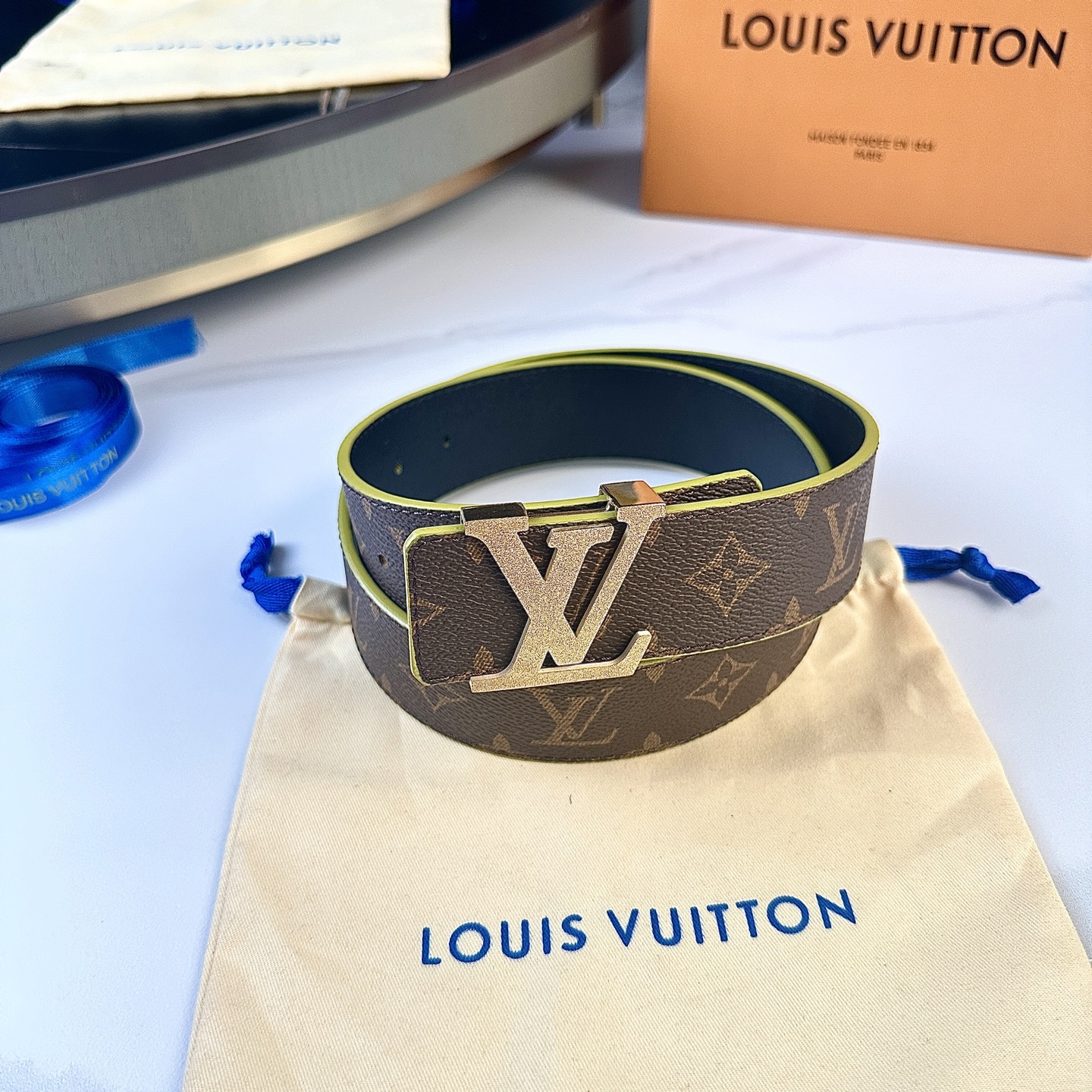 L0UIS VUITT0N 原版包裝➕1.0 - クラシックデザインと精緻な仕立て