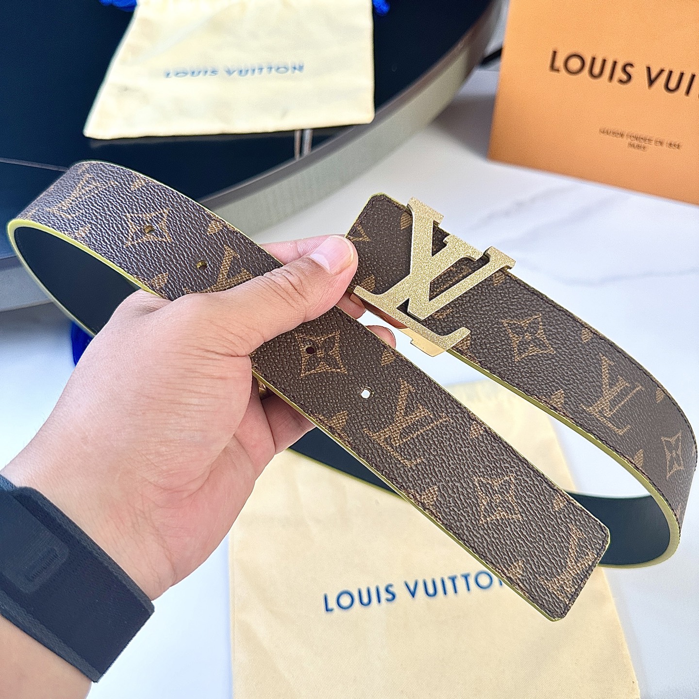 L0UIS VUITT0N 原版包裝➕1.0 - クラシックデザインと精緻な仕立て