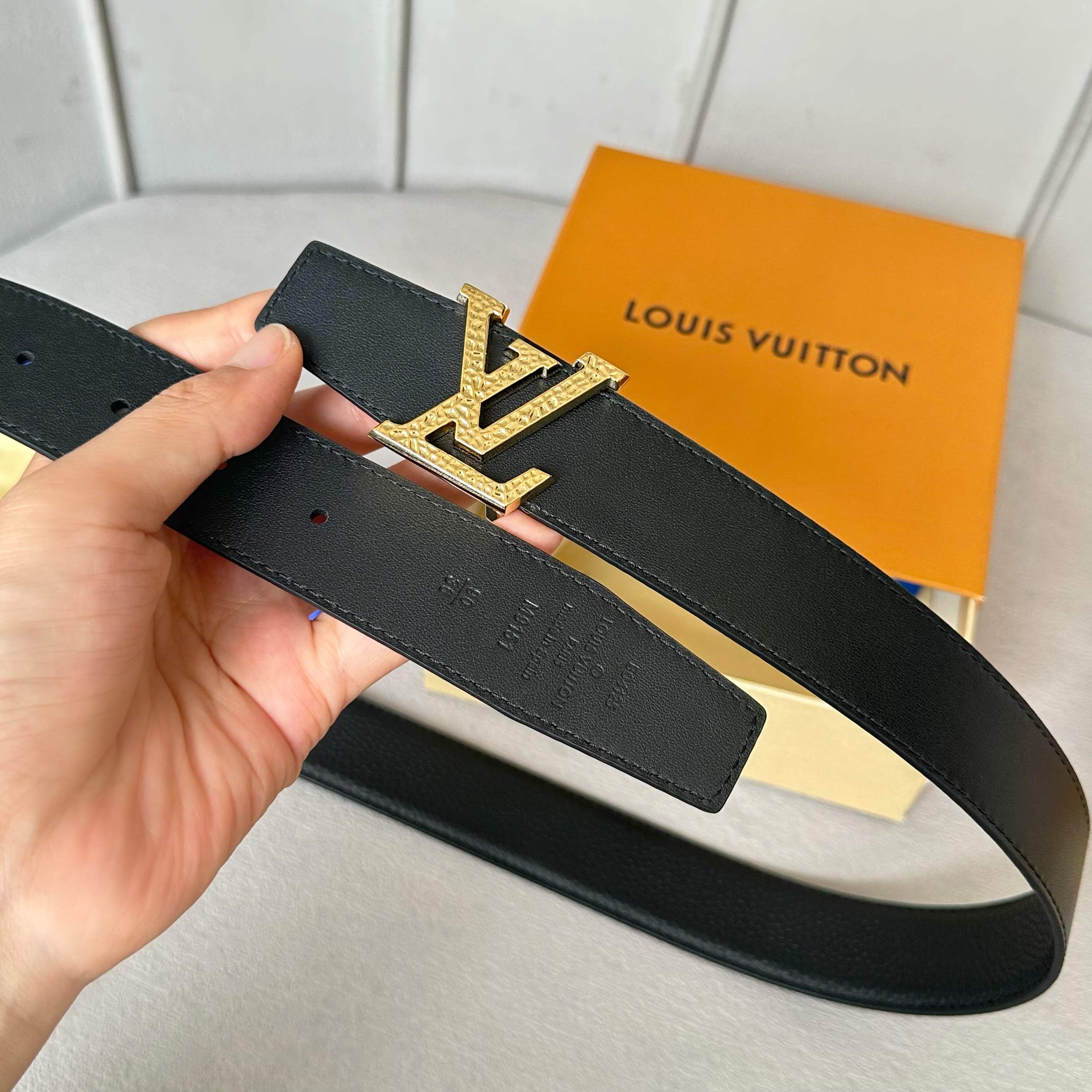 LOUIS VUITTON 原版包装➕1.0 男士腰帶 幅35mm ダブルデザイン