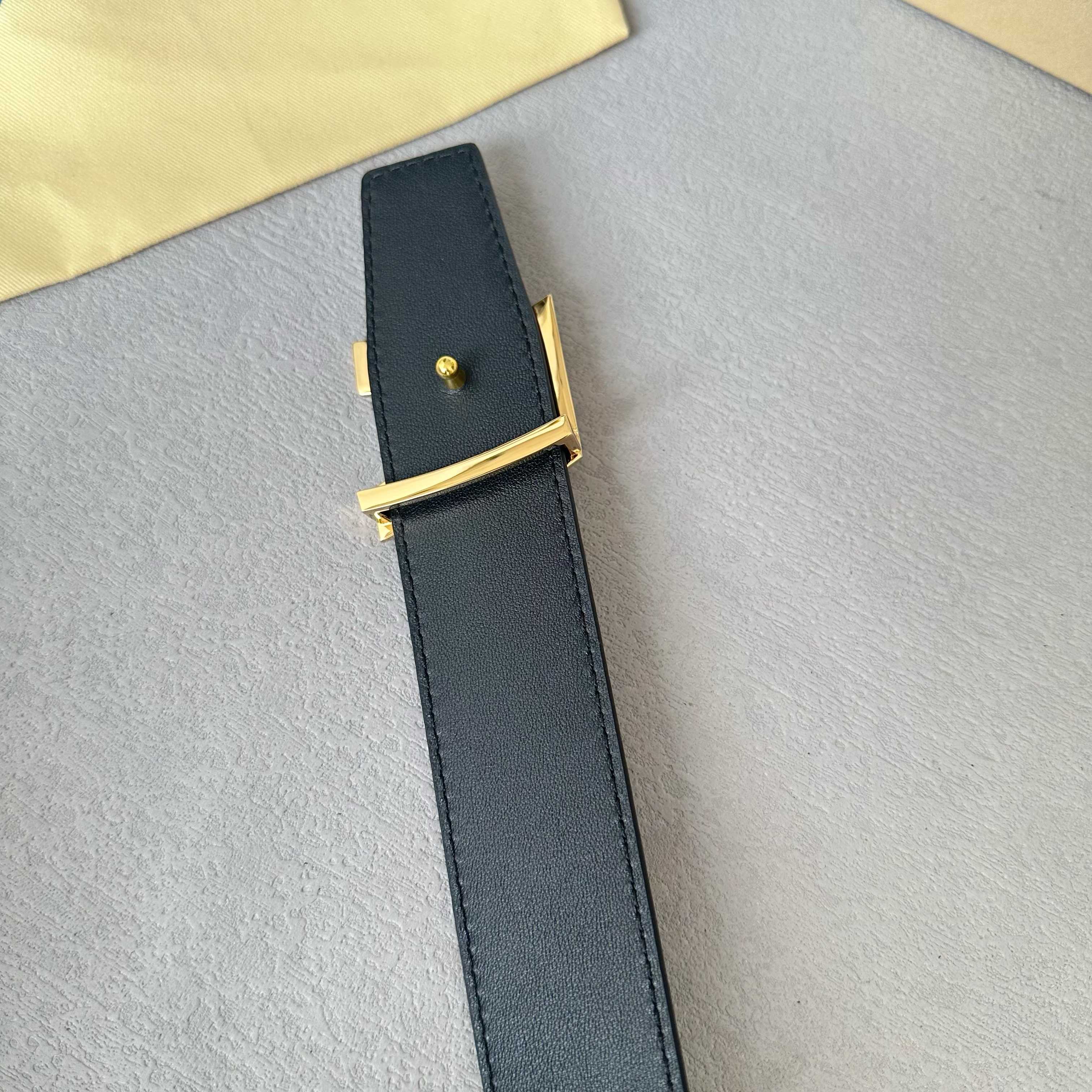 LOUIS VUITTON 原版包装➕1.0 男士腰帶 幅35mm ダブルデザイン