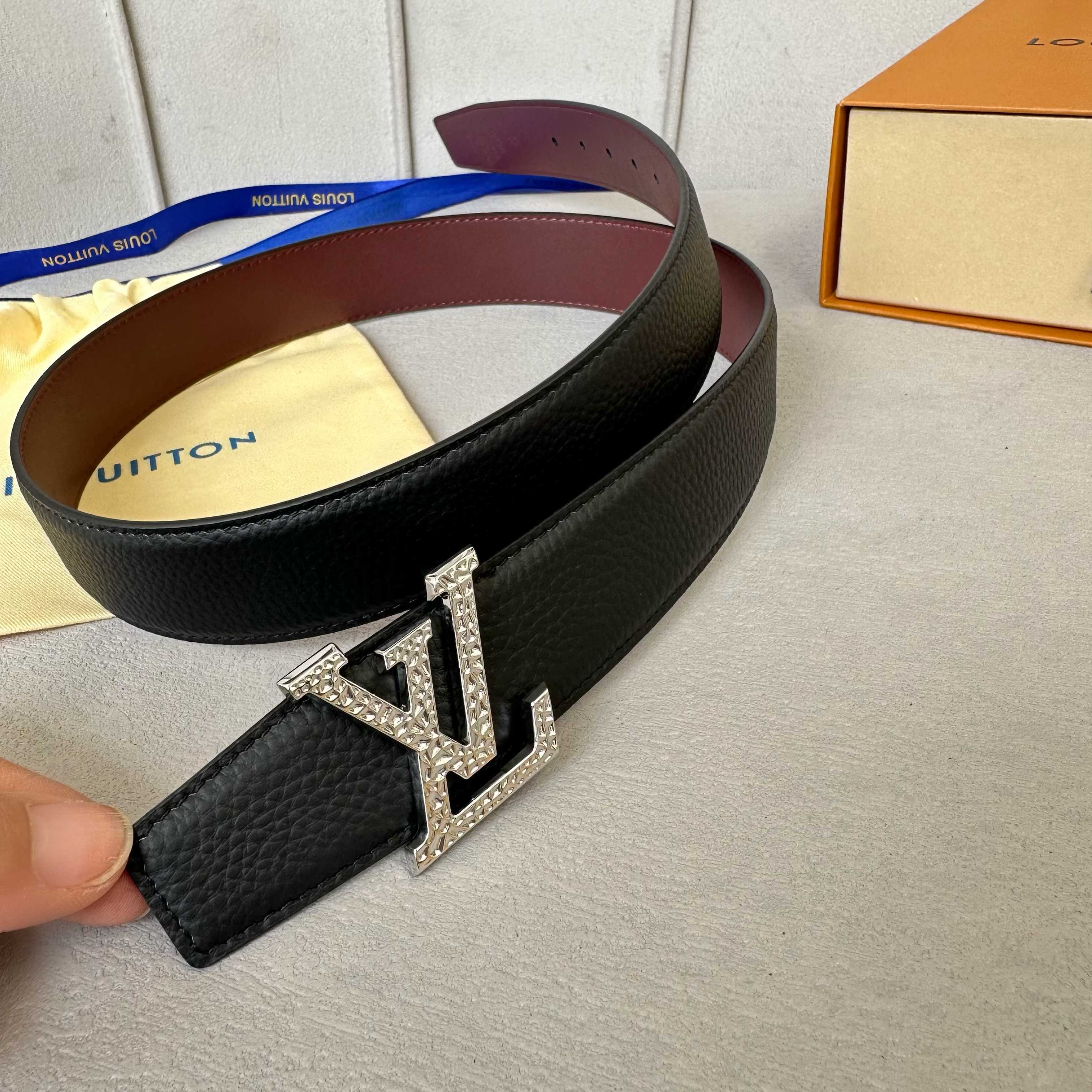 ルイ・ヴィトン メンズオリジナルレザー腰ベルト 35mm