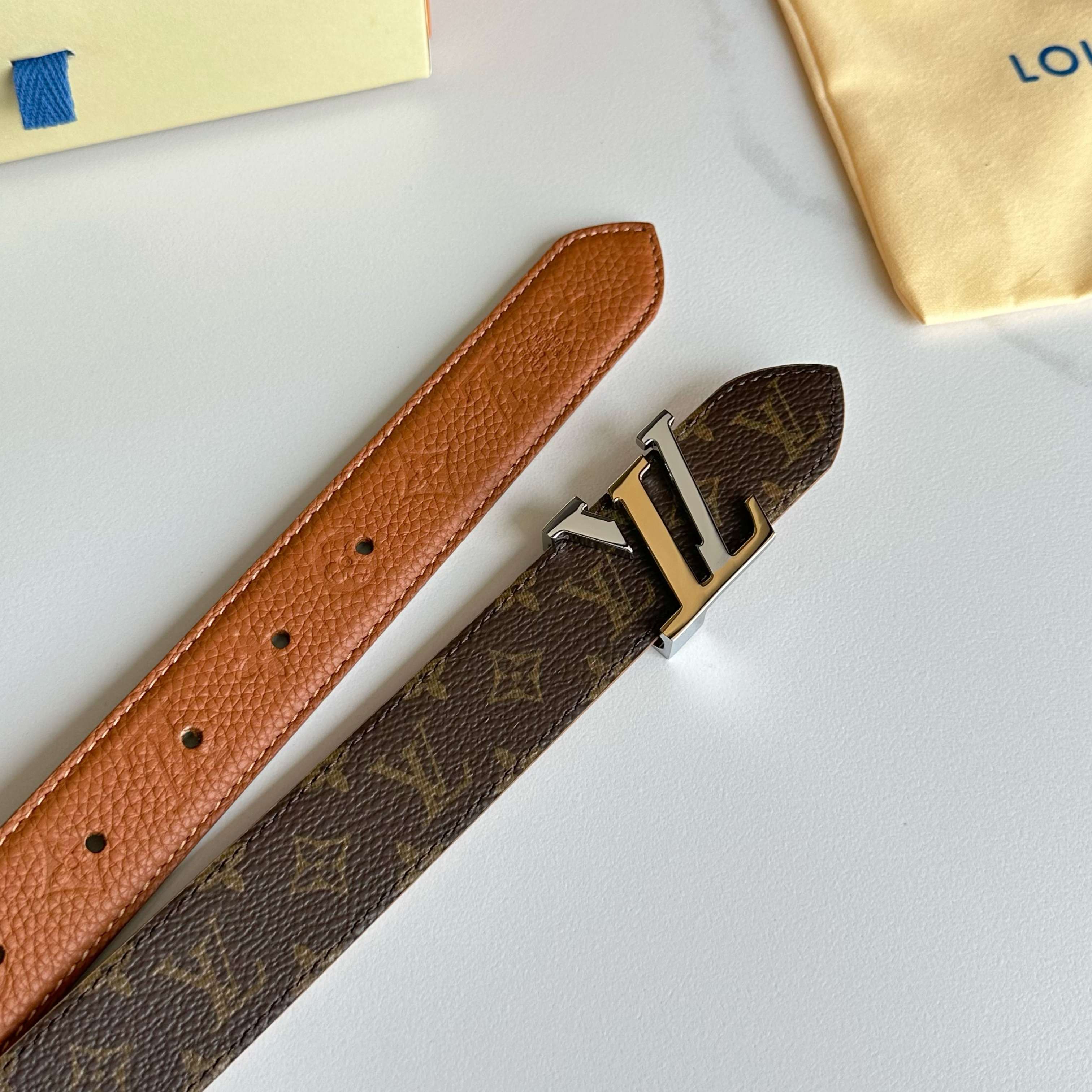 LouiS VuittoN レディース原単腰帯 PVC面と牛皮のコンビ