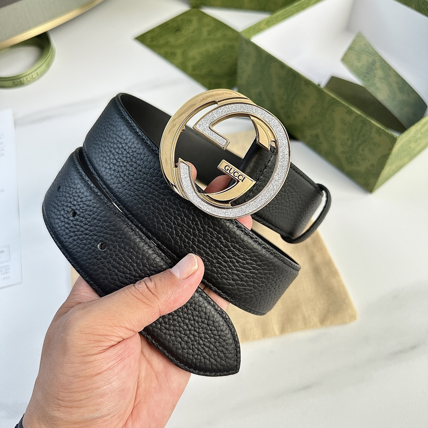 GUCCI 男性用ダブルGデザインレザー腰帯