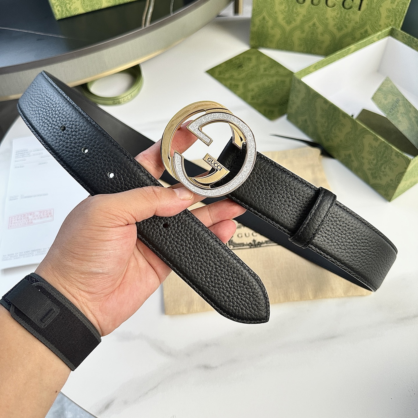 GUCCI 男性用ダブルGデザインレザー腰帯