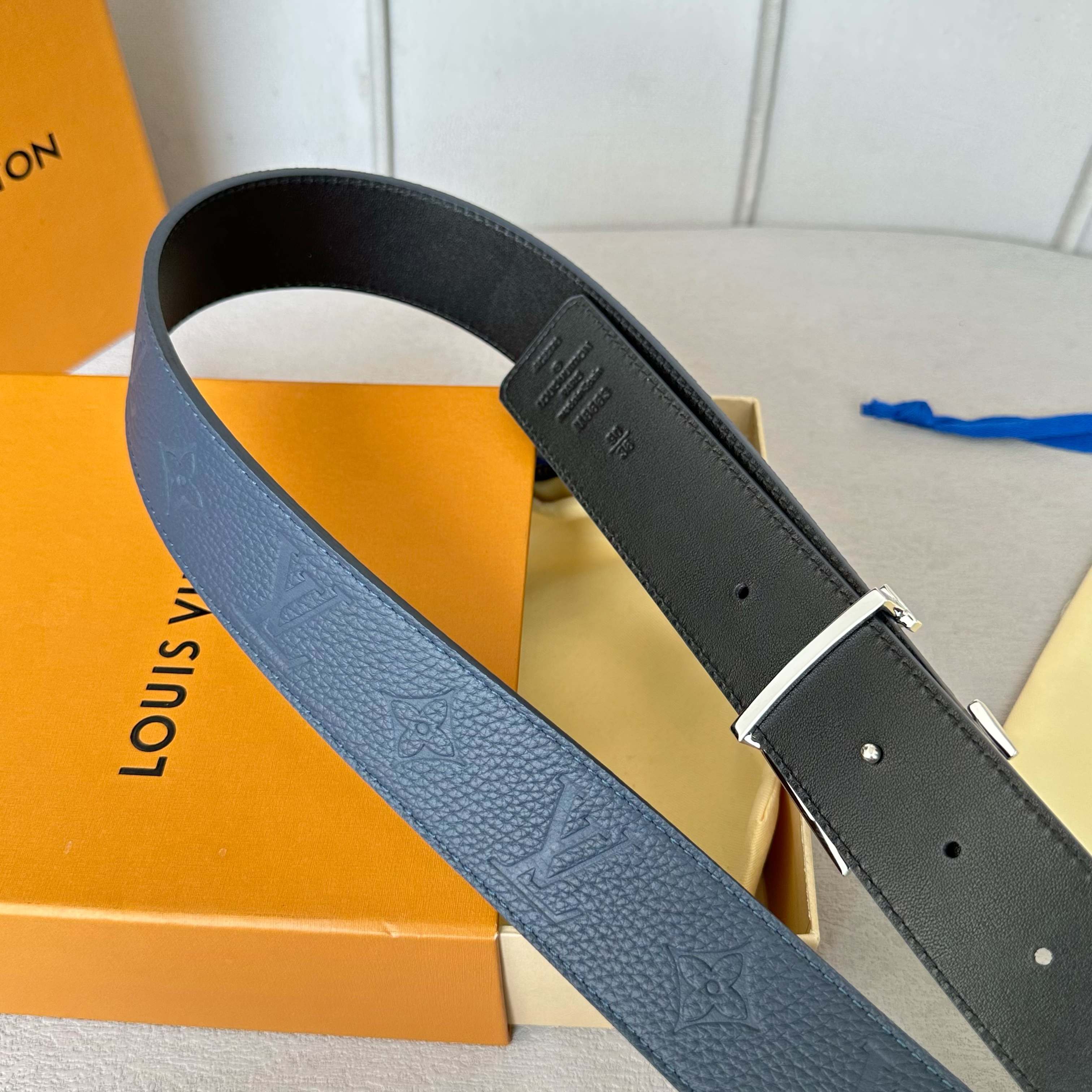 L0UIS VUITT0N 原版包裝➕1.0 幅広40mmのスタイリッシュなベルト