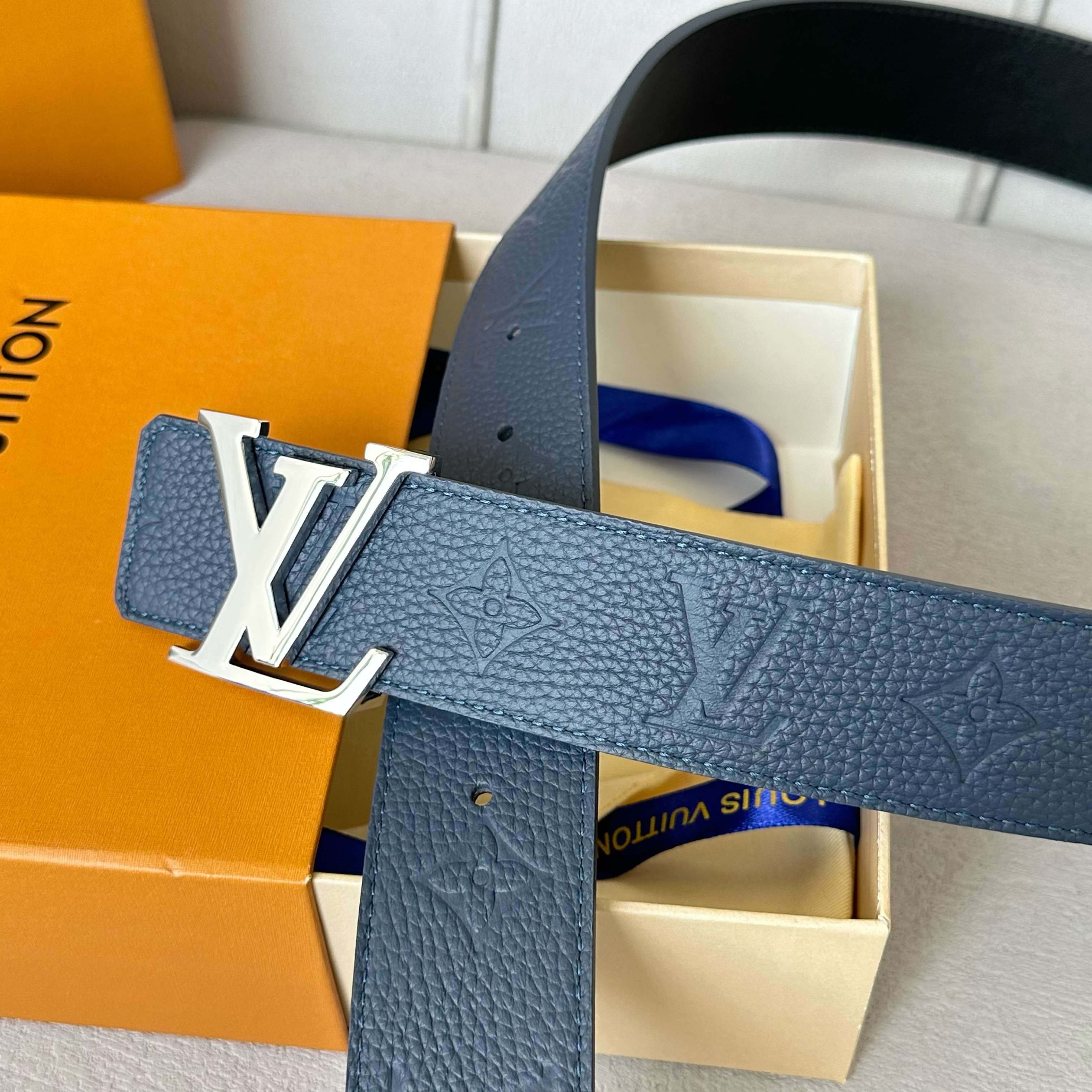 L0UIS VUITT0N 原版包裝➕1.0 幅広40mmのスタイリッシュなベルト
