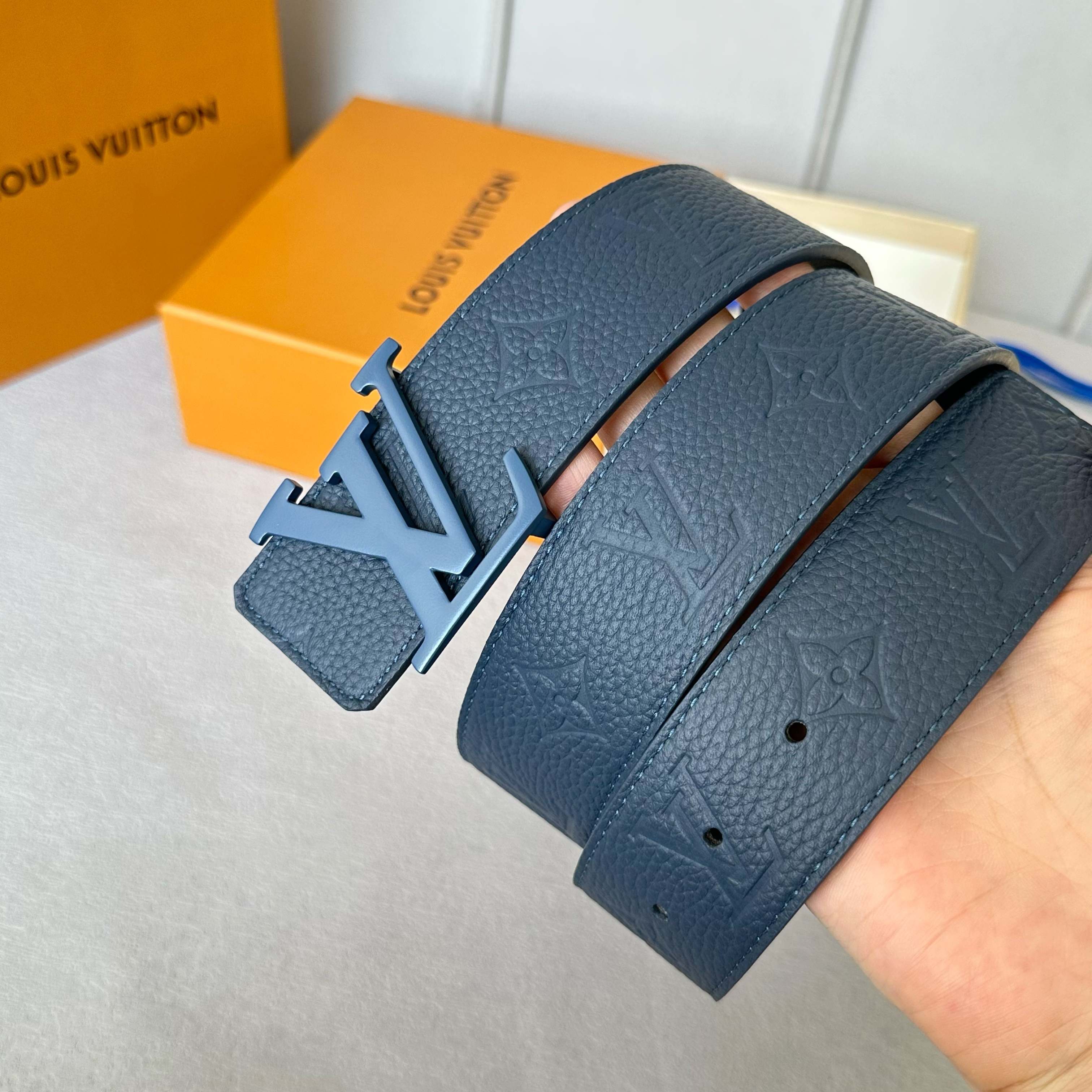 L0UIS VUITT0N 原版包裝➕1.0 幅広40mmの高級レザー