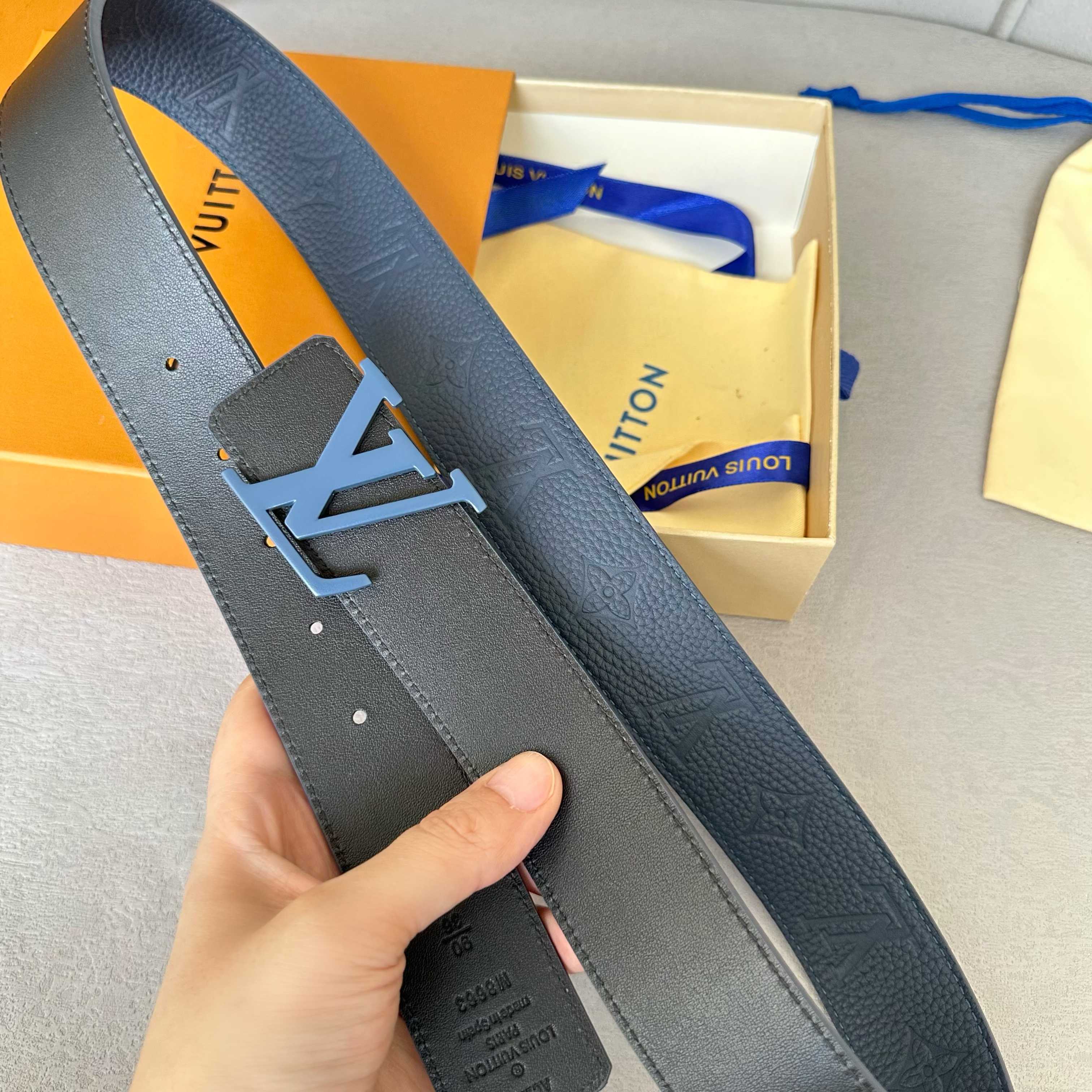 L0UIS VUITT0N 原版包裝➕1.0 幅広40mmの高級レザー