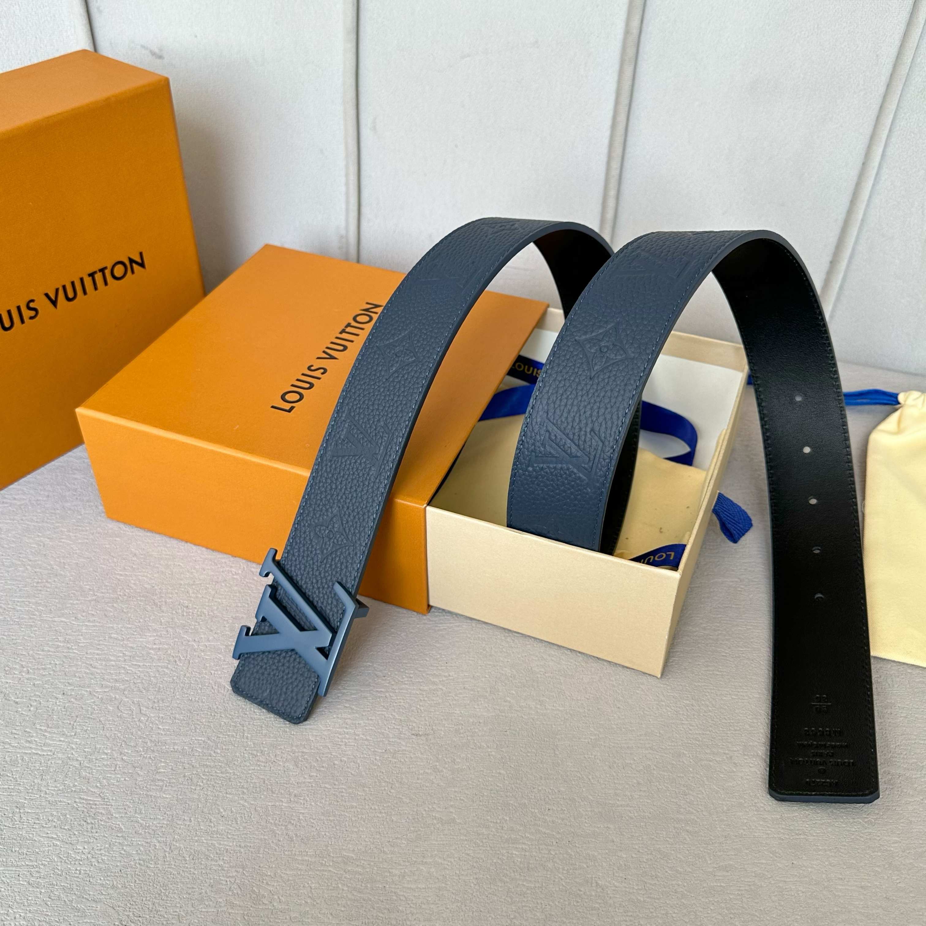 L0UIS VUITT0N 原版包裝➕1.0 幅広40mmの高級レザー