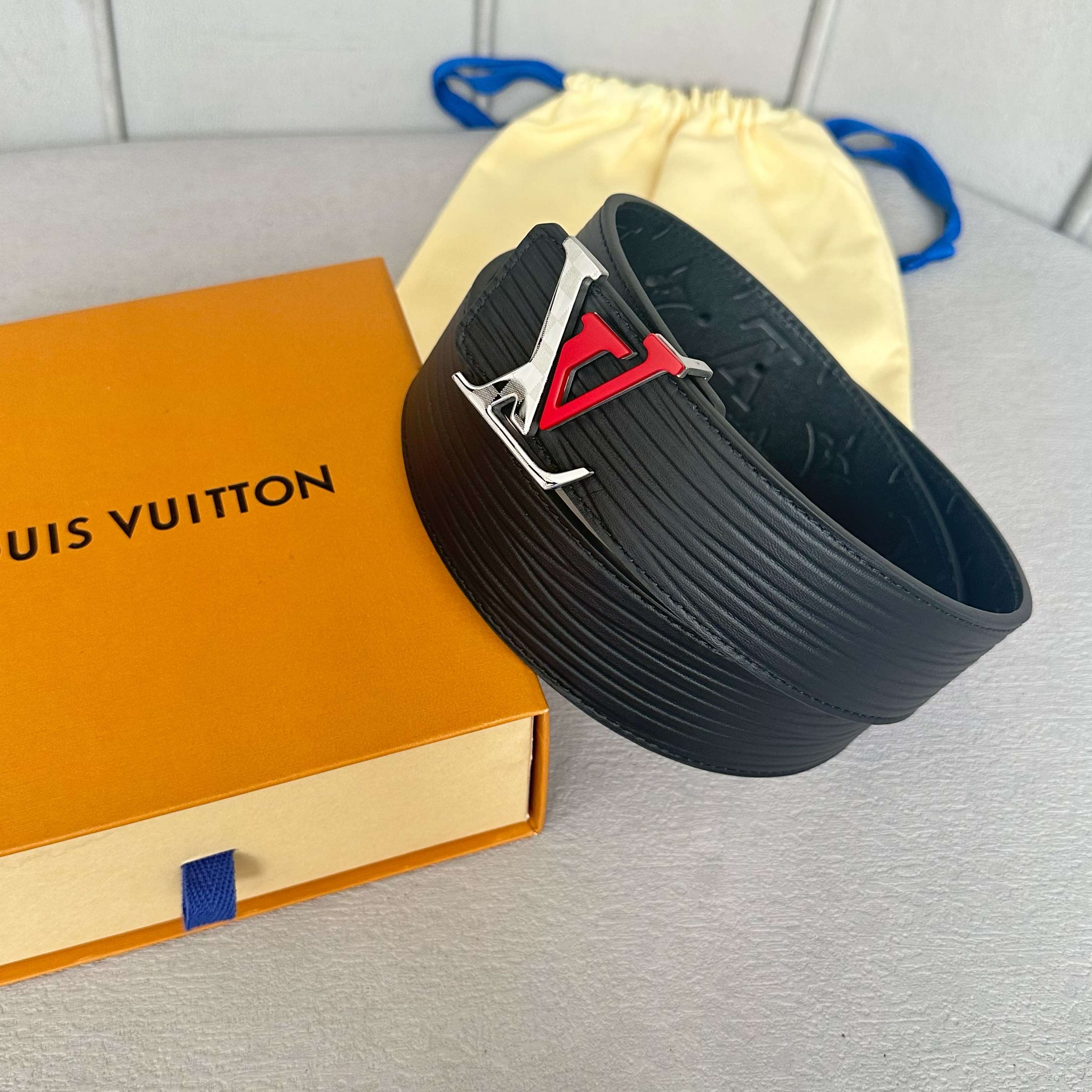 LOUIS VUITTON 原版包裝➕1.0 - ダブルフェイス小牛皮ベルト