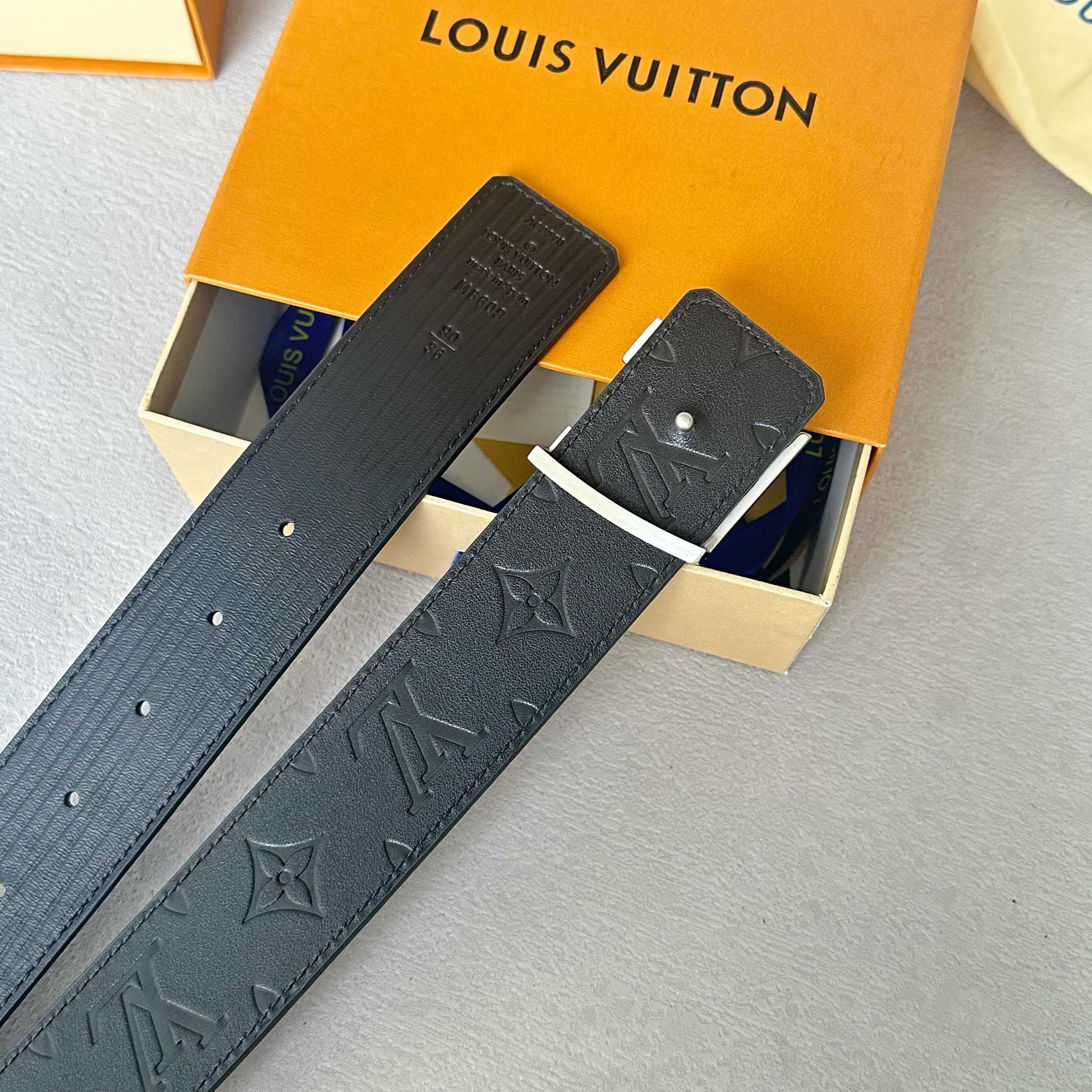 LOUIS VUITTON 原版包裝➕1.0 - ダブルフェイス小牛皮ベルト
