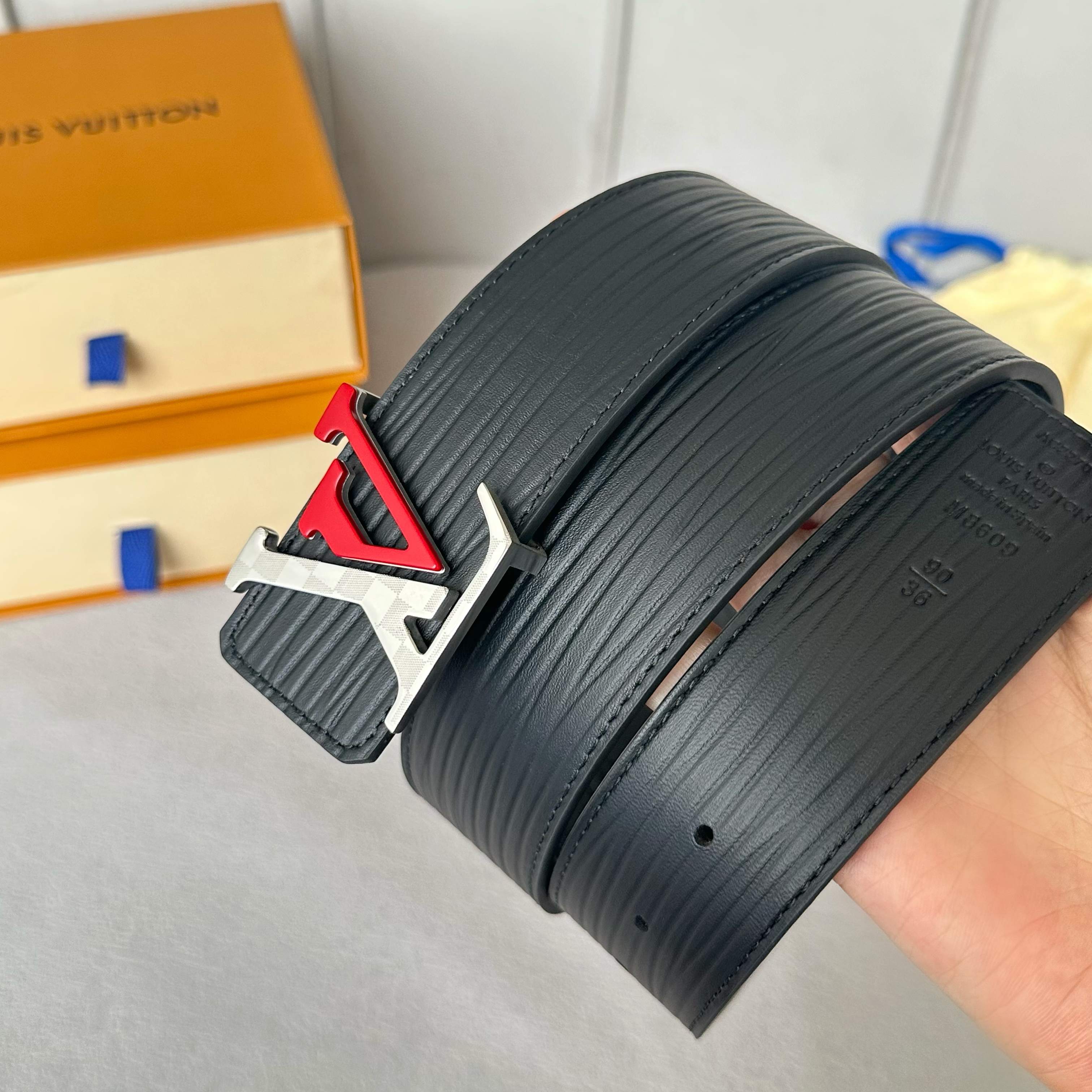 LOUIS VUITTON 原版包裝➕1.0 - ダブルフェイス小牛皮ベルト