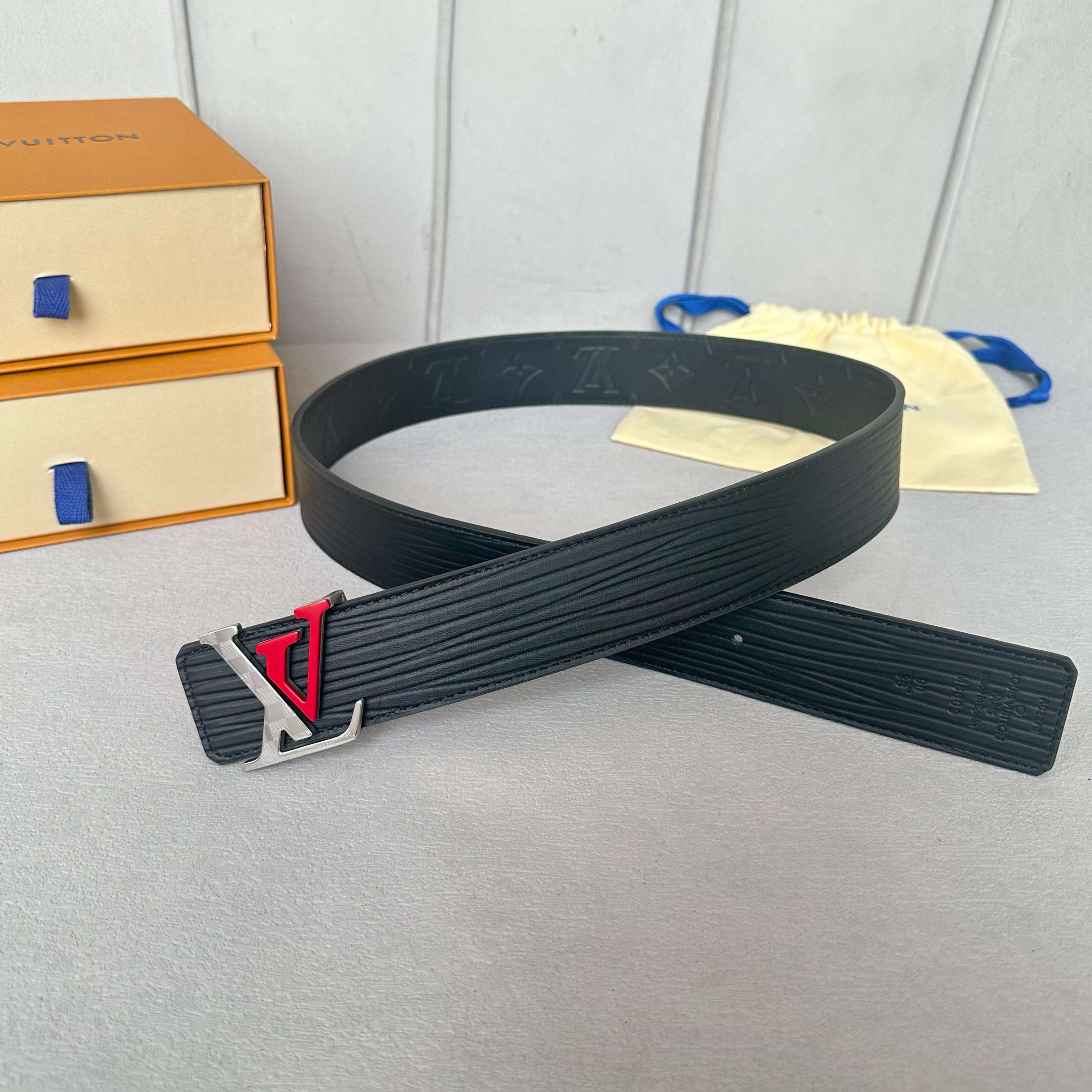 LOUIS VUITTON 原版包裝➕1.0 - ダブルフェイス小牛皮ベルト