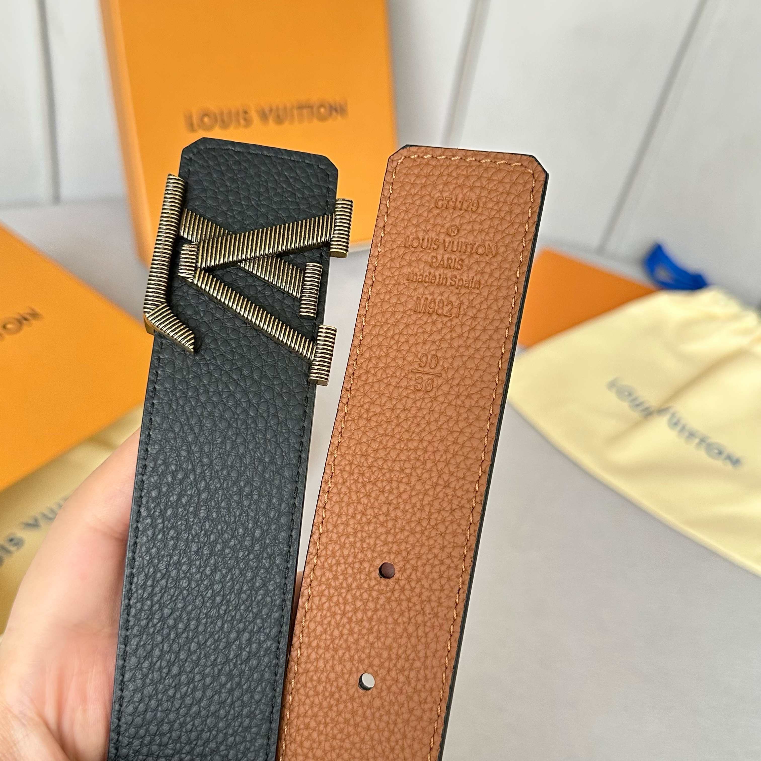LOUIS VUITTON 原版包裝➕1.0 - 新型字母搭扣・双面可用