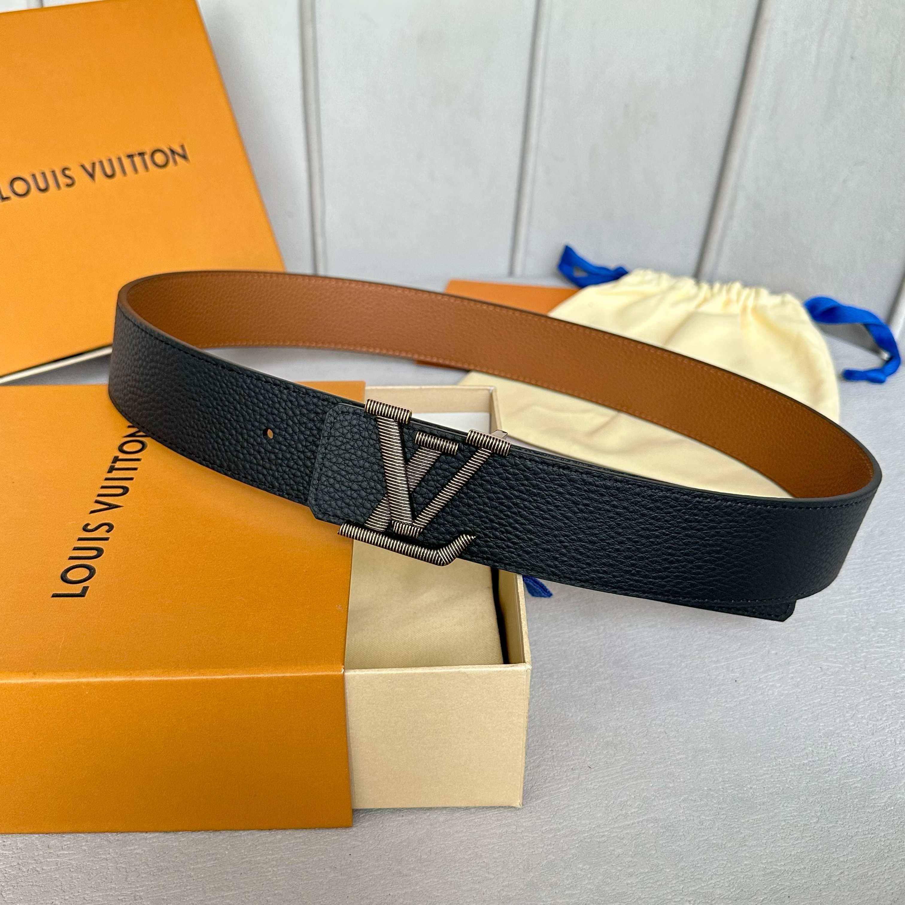 LOUIS VUITTON 原版包裝➕1.0 - 新型字母搭扣・双面可用