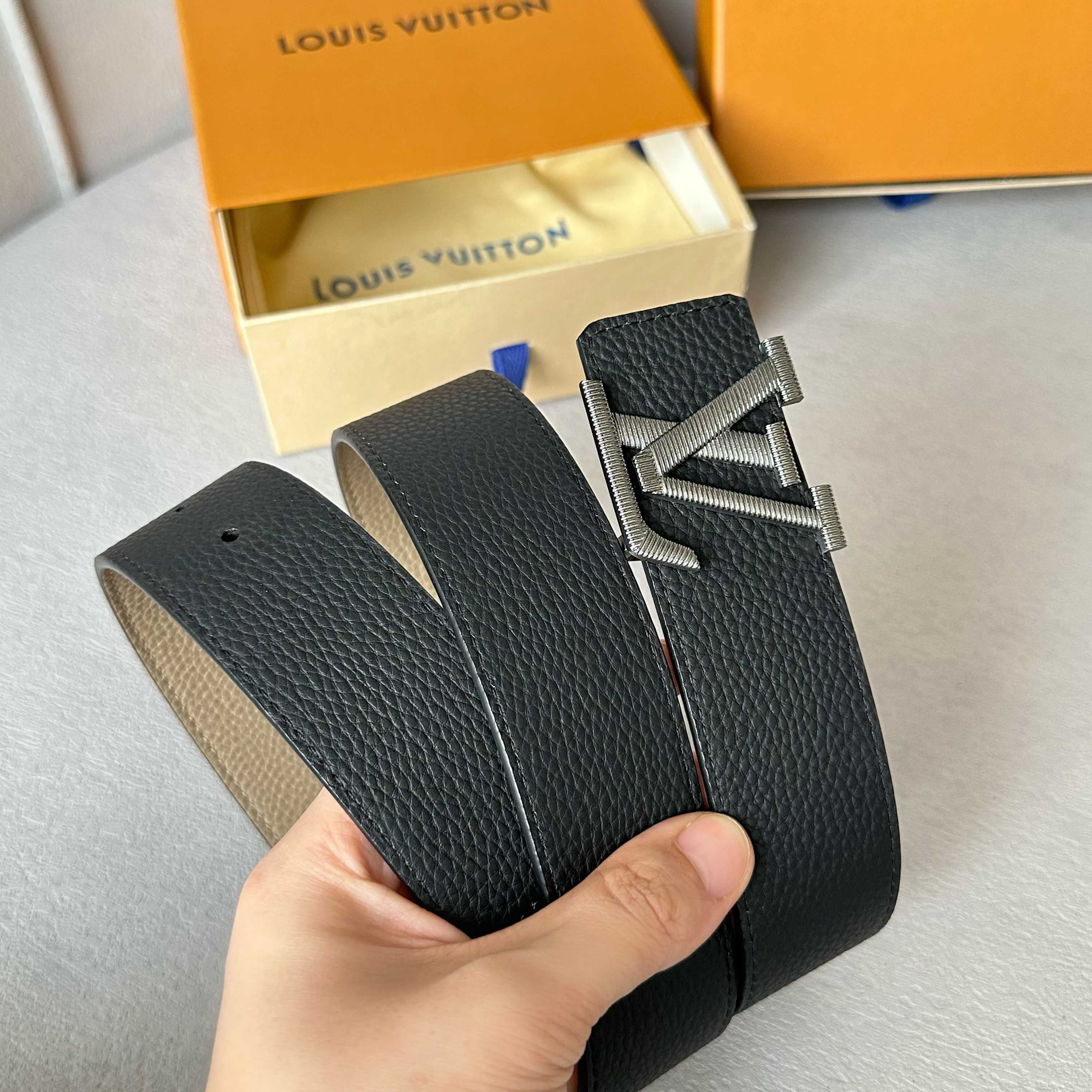 LOUIS VUITTON 原版包裝➕1.0 - 新型字母搭扣・双面可用
