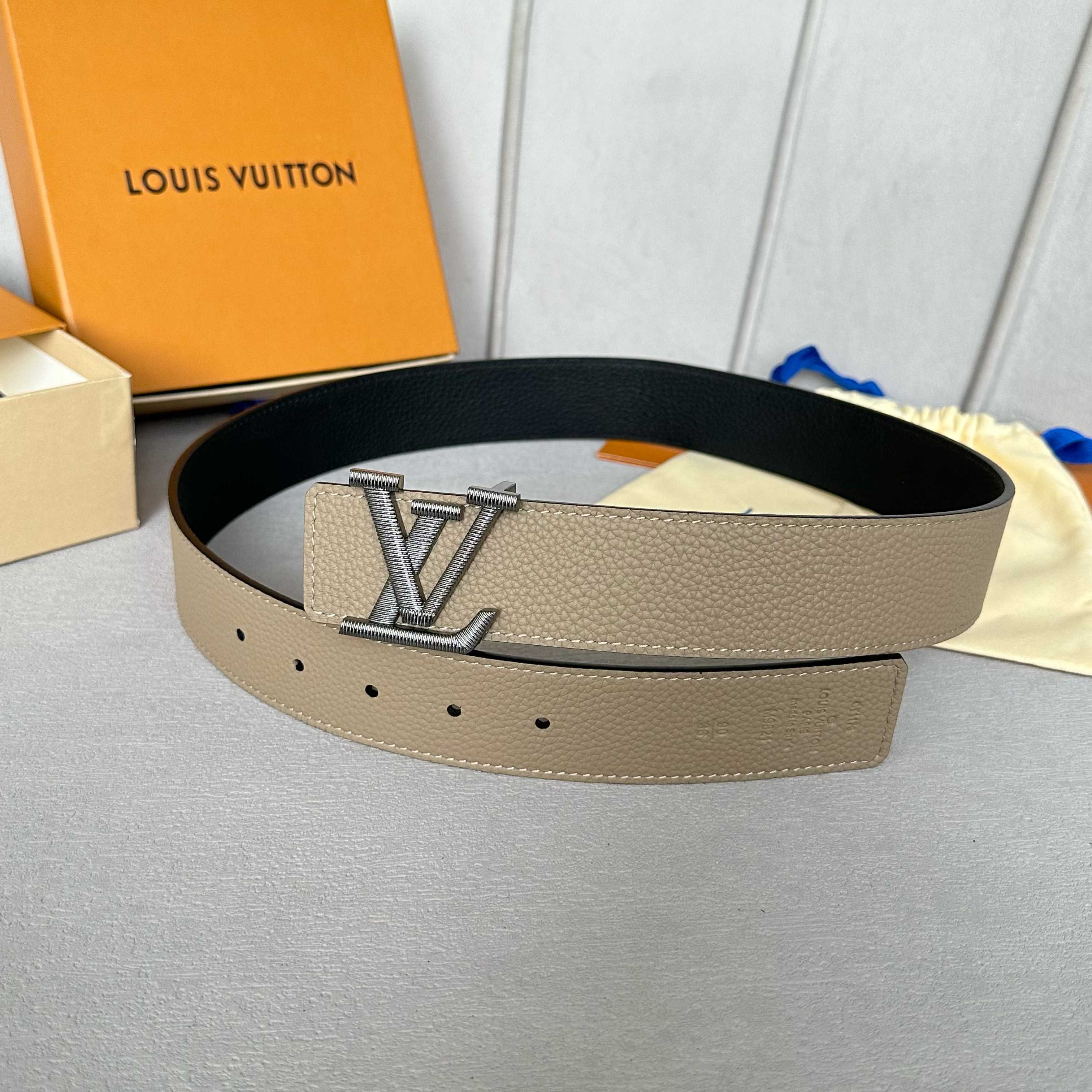 LOUIS VUITTON 原版包裝➕1.0 - 新型字母搭扣・双面可用
