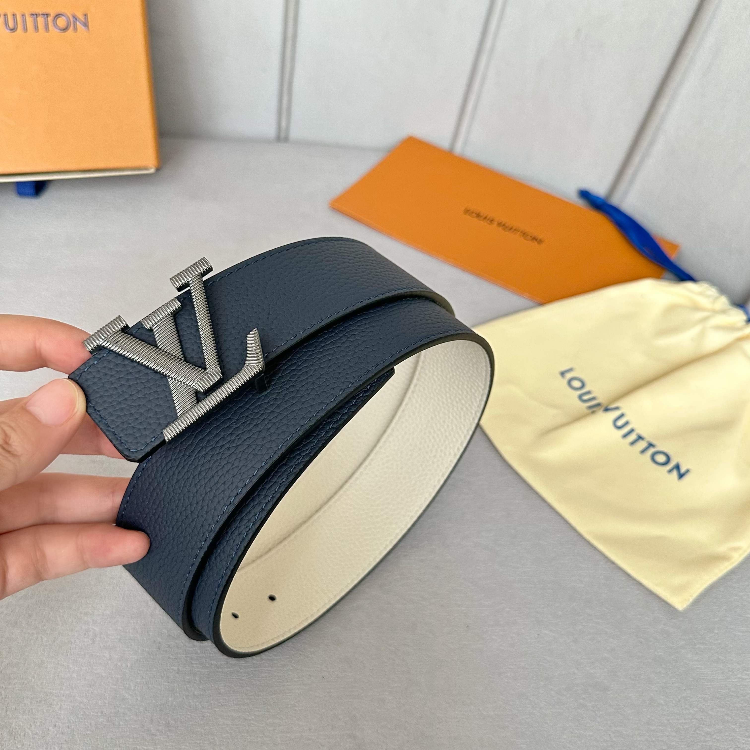 LOUIS VUITTON 原版包裝➕1.0 幅40mm 新型字母搭扣