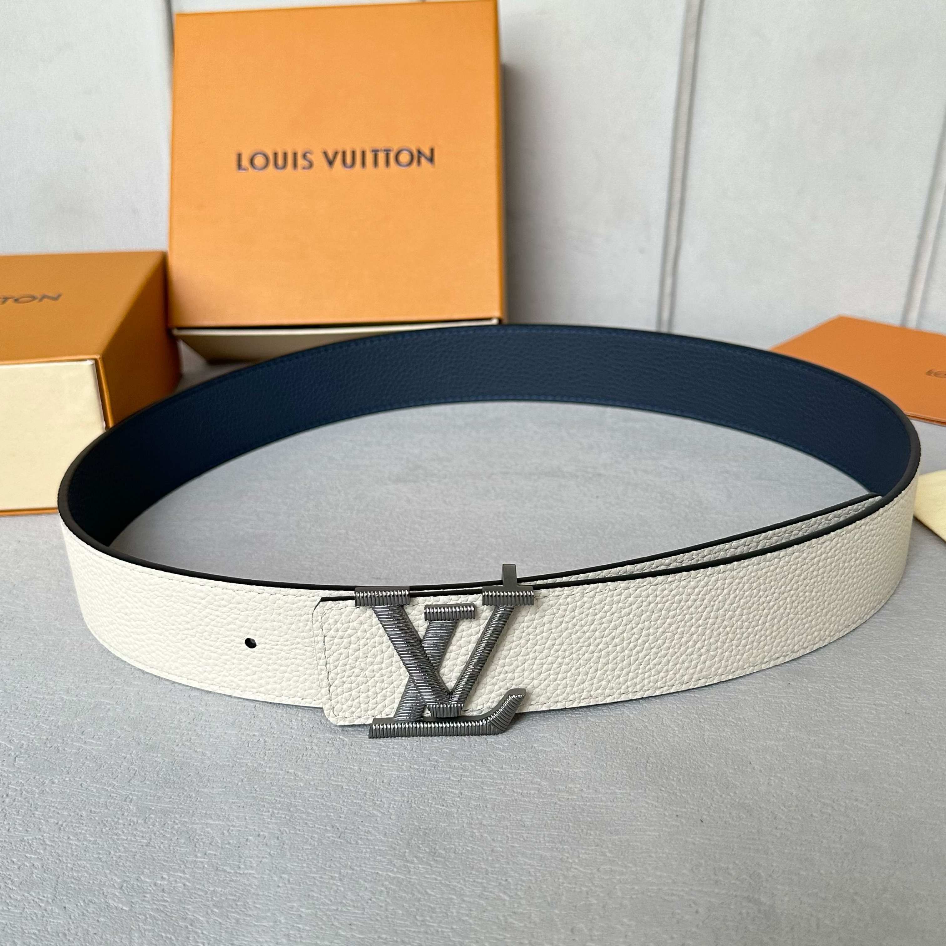 LOUIS VUITTON 原版包裝➕1.0 幅40mm 新型字母搭扣