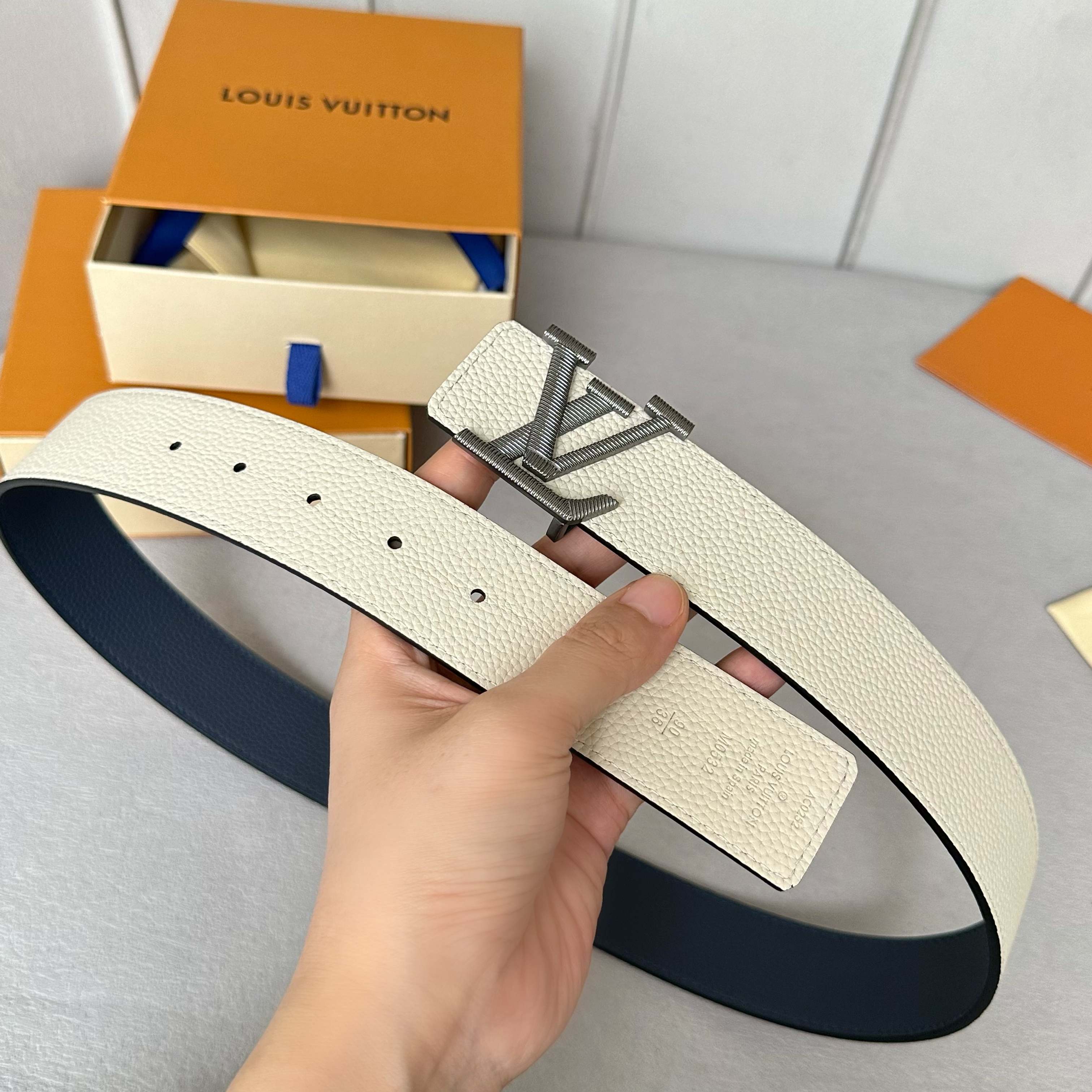 LOUIS VUITTON 原版包裝➕1.0 幅40mm 新型字母搭扣