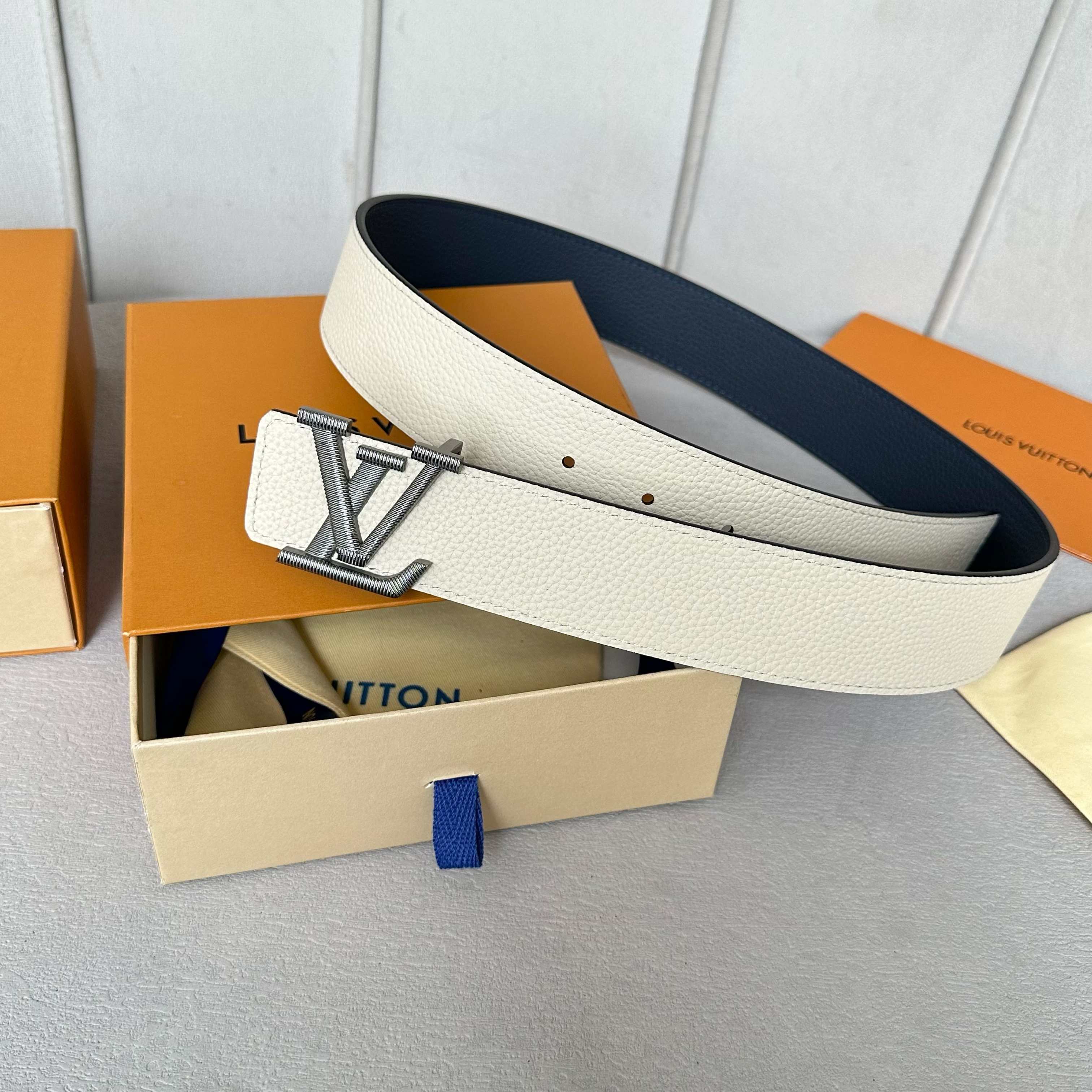 LOUIS VUITTON 原版包裝➕1.0 幅40mm 新型字母搭扣