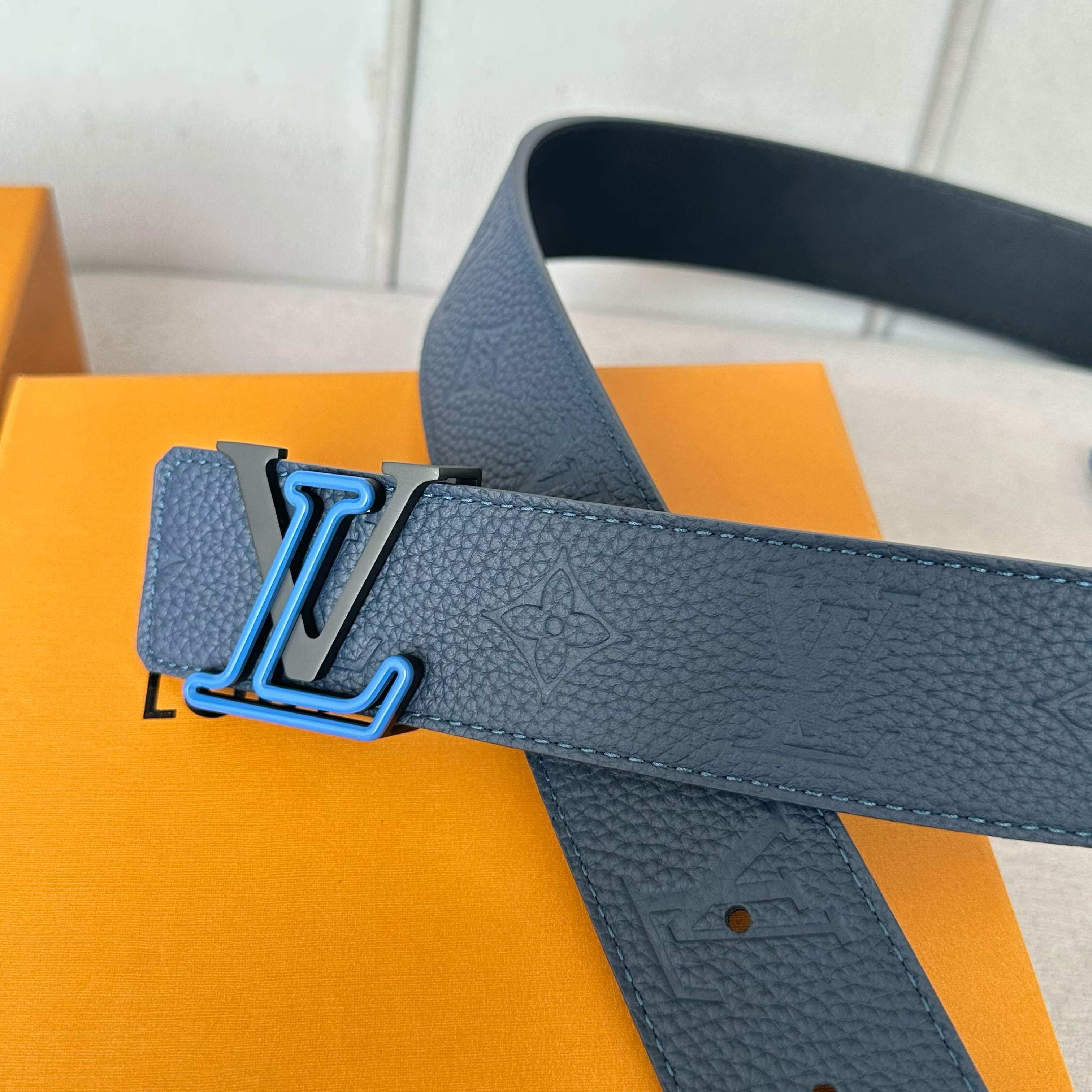 L0UIS VUITT0N 原版包裝➕1.0 幅広40mmの高級レザーベルト