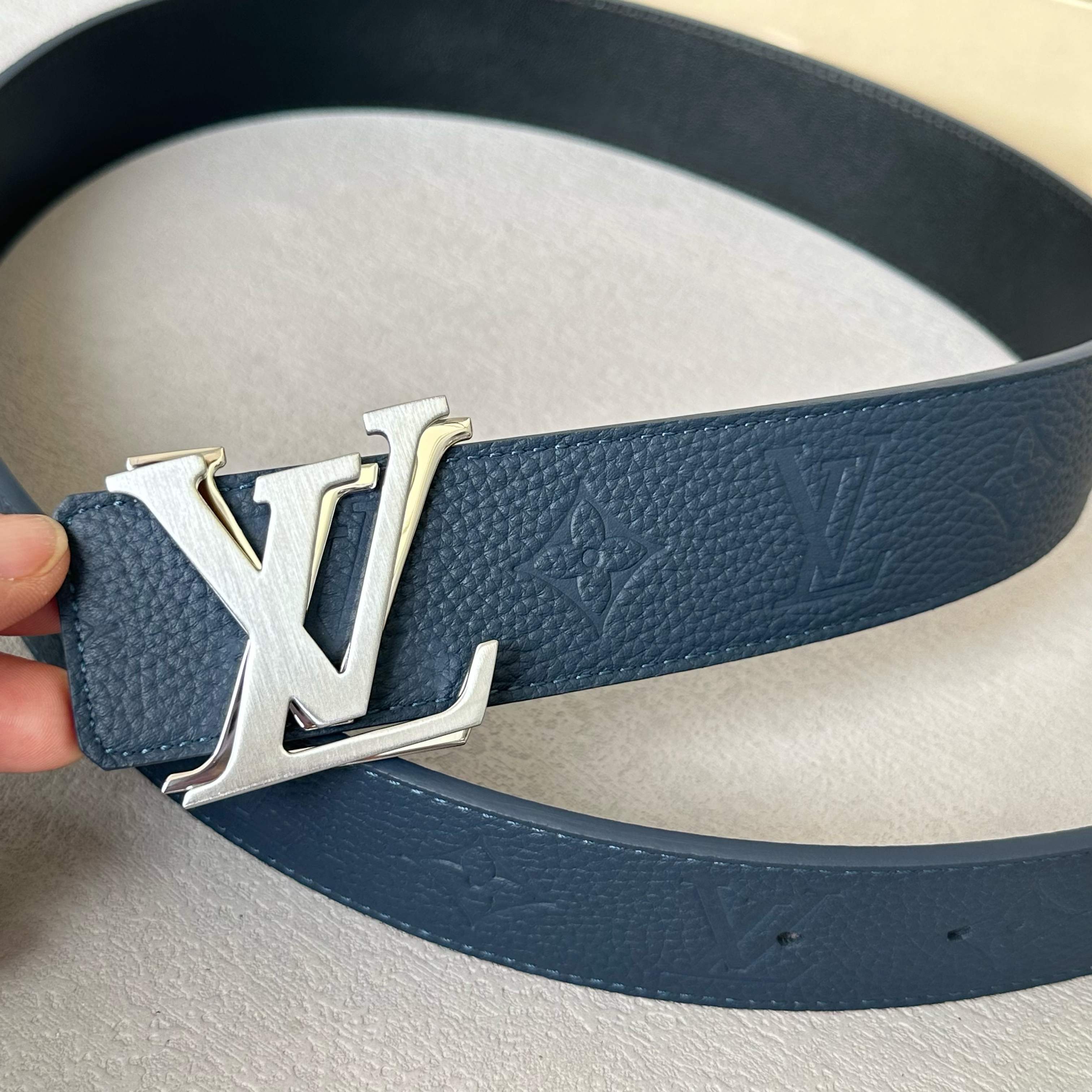 L0UIS VUITT0N 原版包裝➕1.0 高級レザーリストバンド