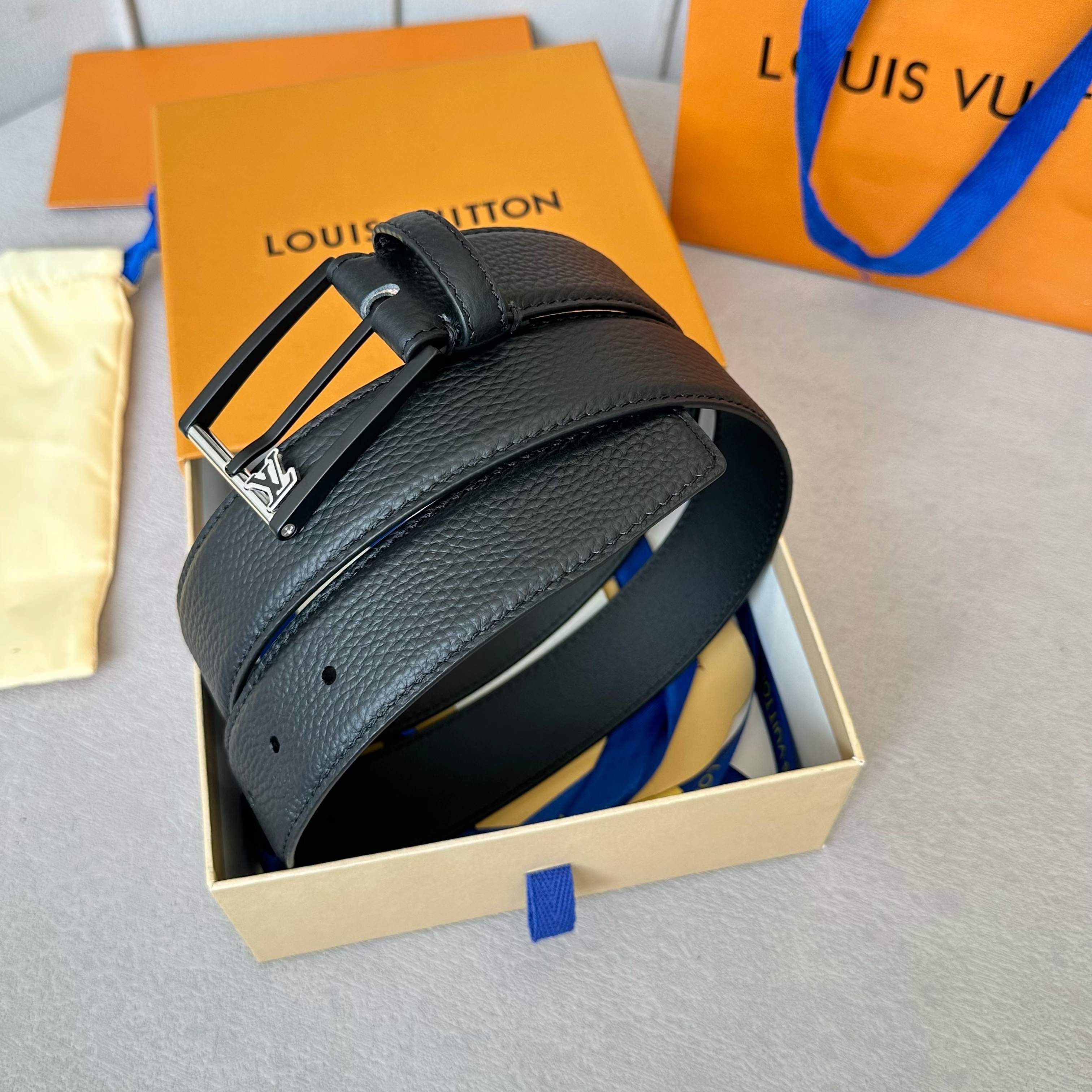 LOUIS VUITTON 男士原單腰帶 - 经典双面小牛皮