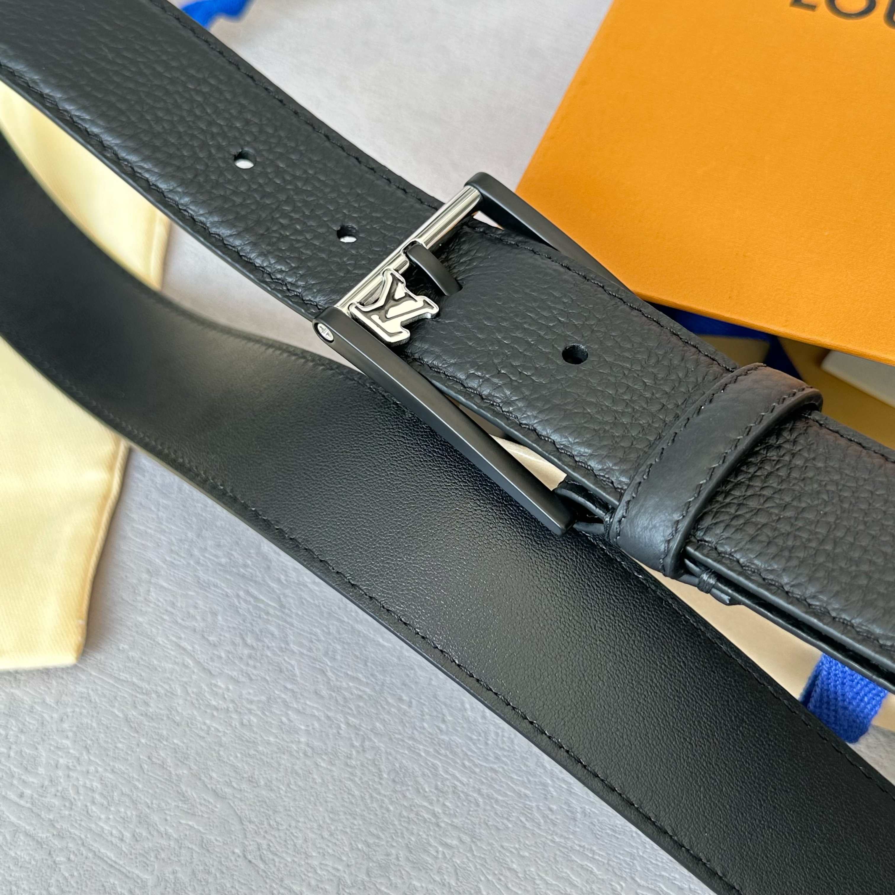 LOUIS VUITTON 男士原單腰帶 - 经典双面小牛皮