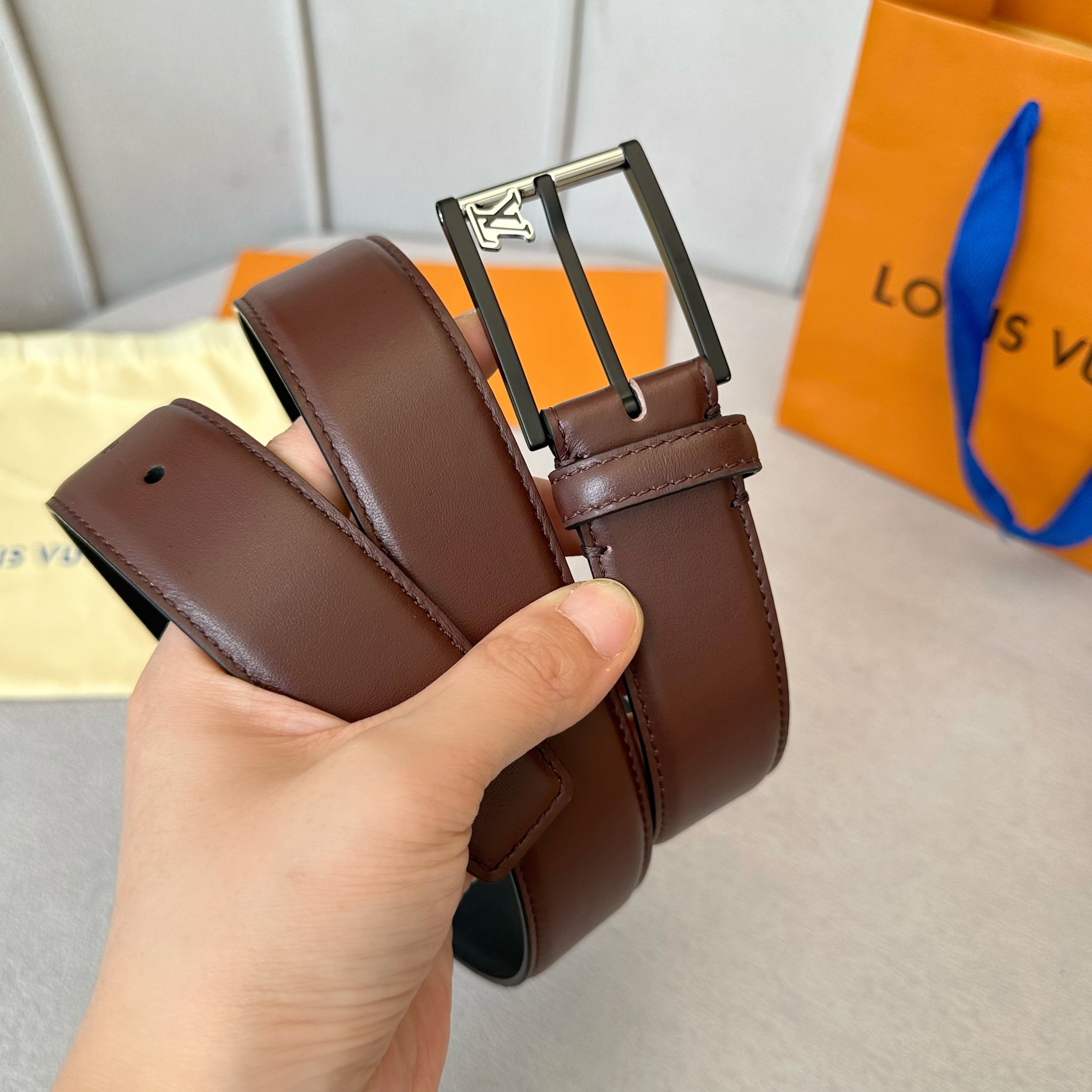 LVMH ルイ・ヴィトン 原版包装 男士腰帶 35mmの双面小牛皮