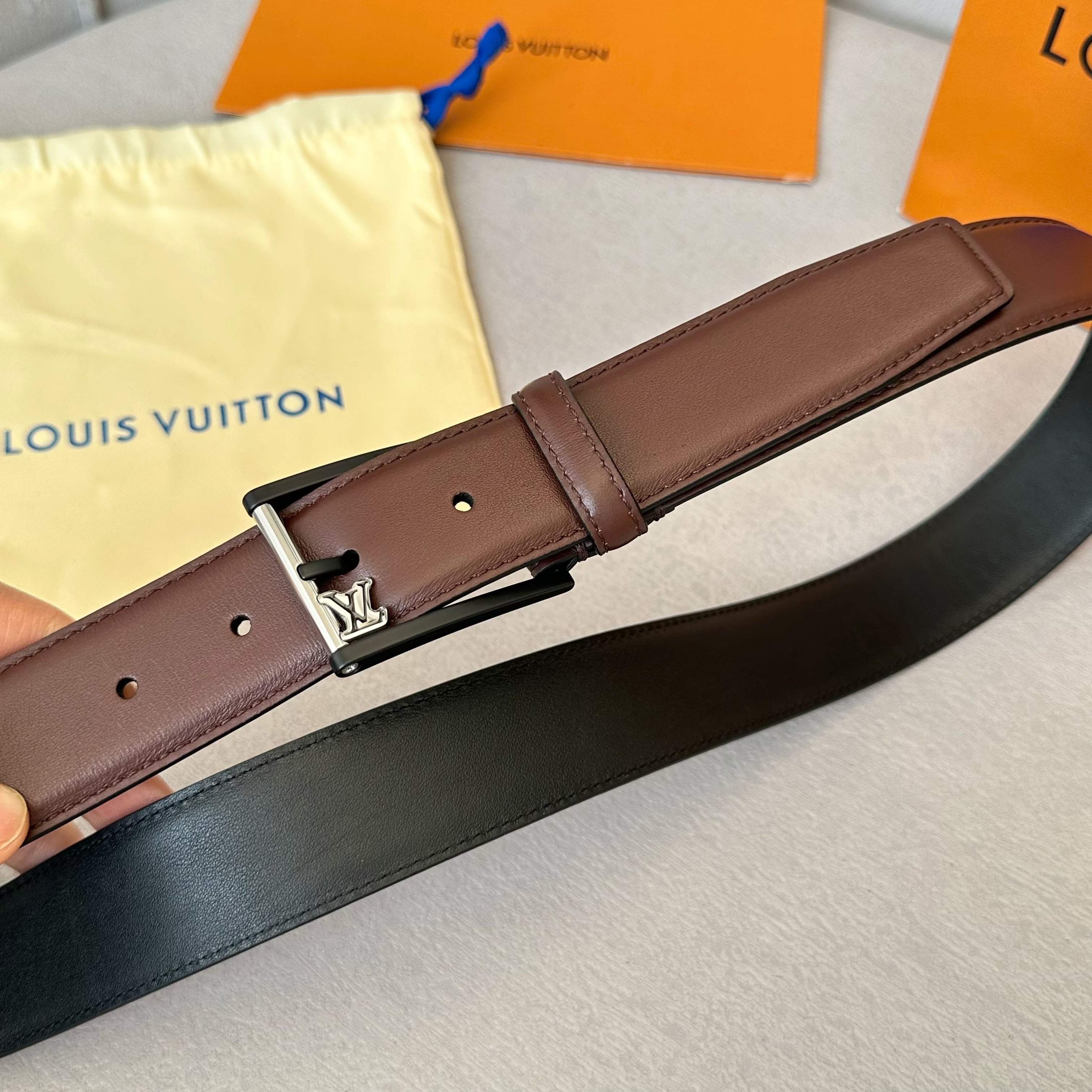 LVMH ルイ・ヴィトン 原版包装 男士腰帶 35mmの双面小牛皮