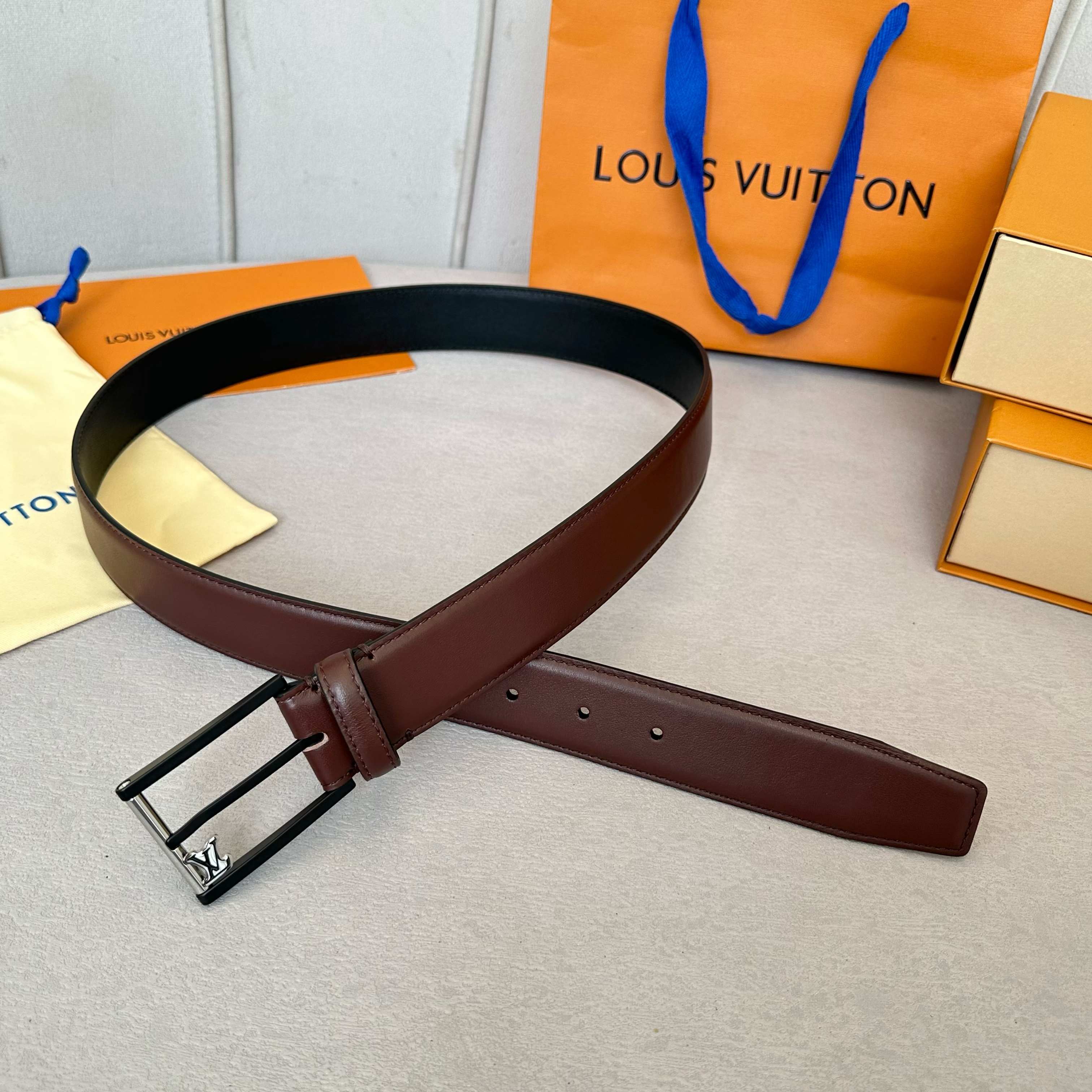 LVMH ルイ・ヴィトン 原版包装 男士腰帶 35mmの双面小牛皮