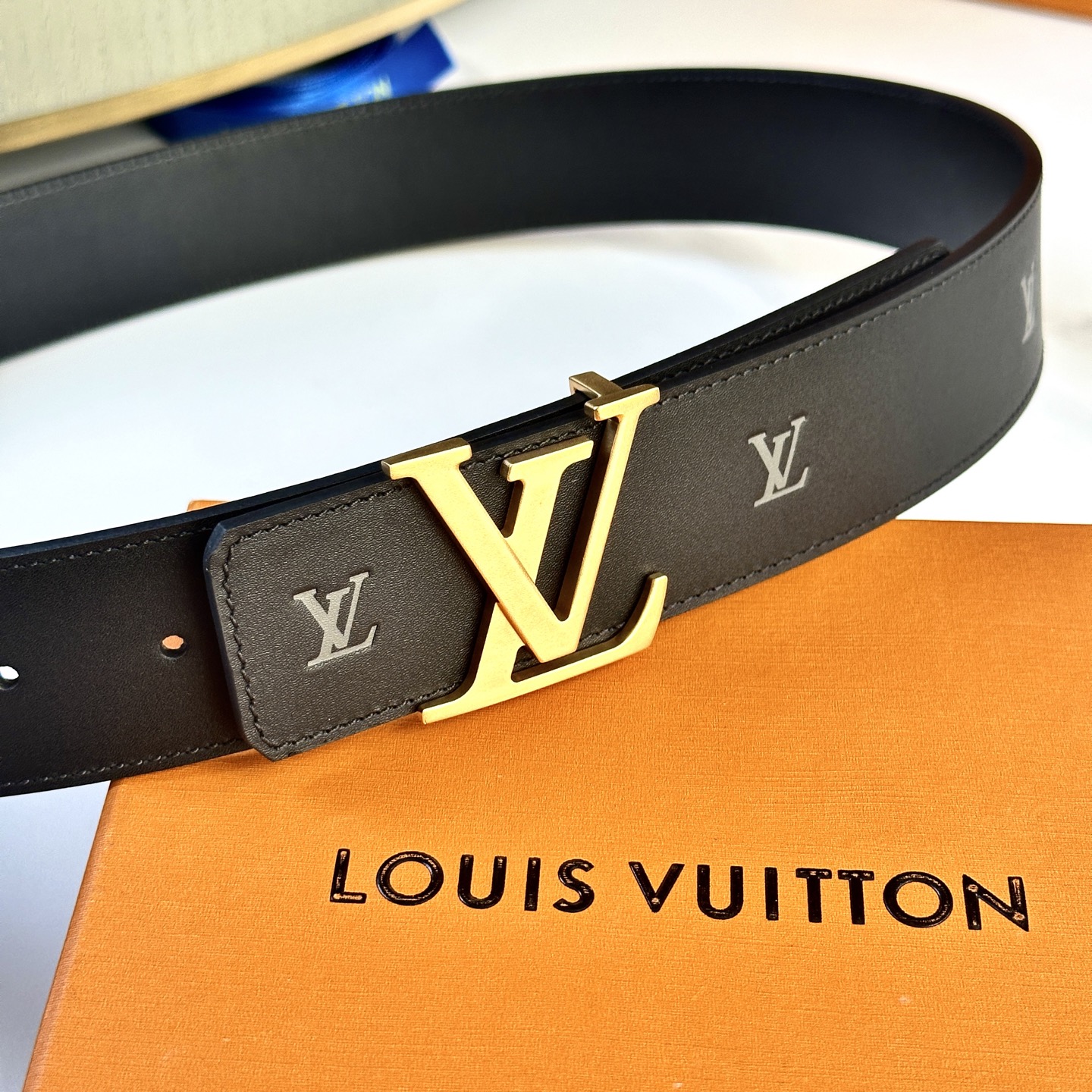 L.OUIS VUITT0N 男性用原单腰带 40mm幅 小牛皮デザイン