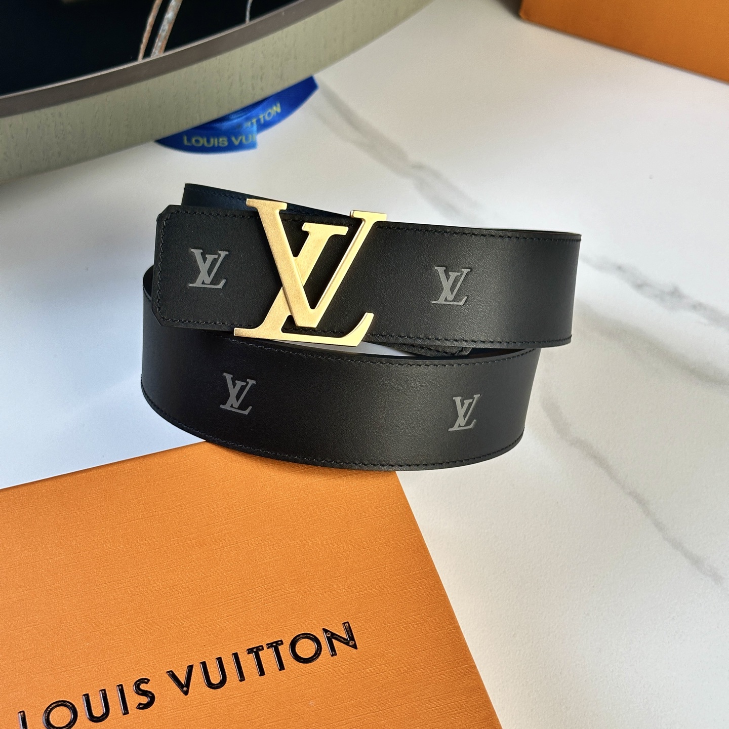 L.OUIS VUITT0N 男性用原单腰带 40mm幅 小牛皮デザイン