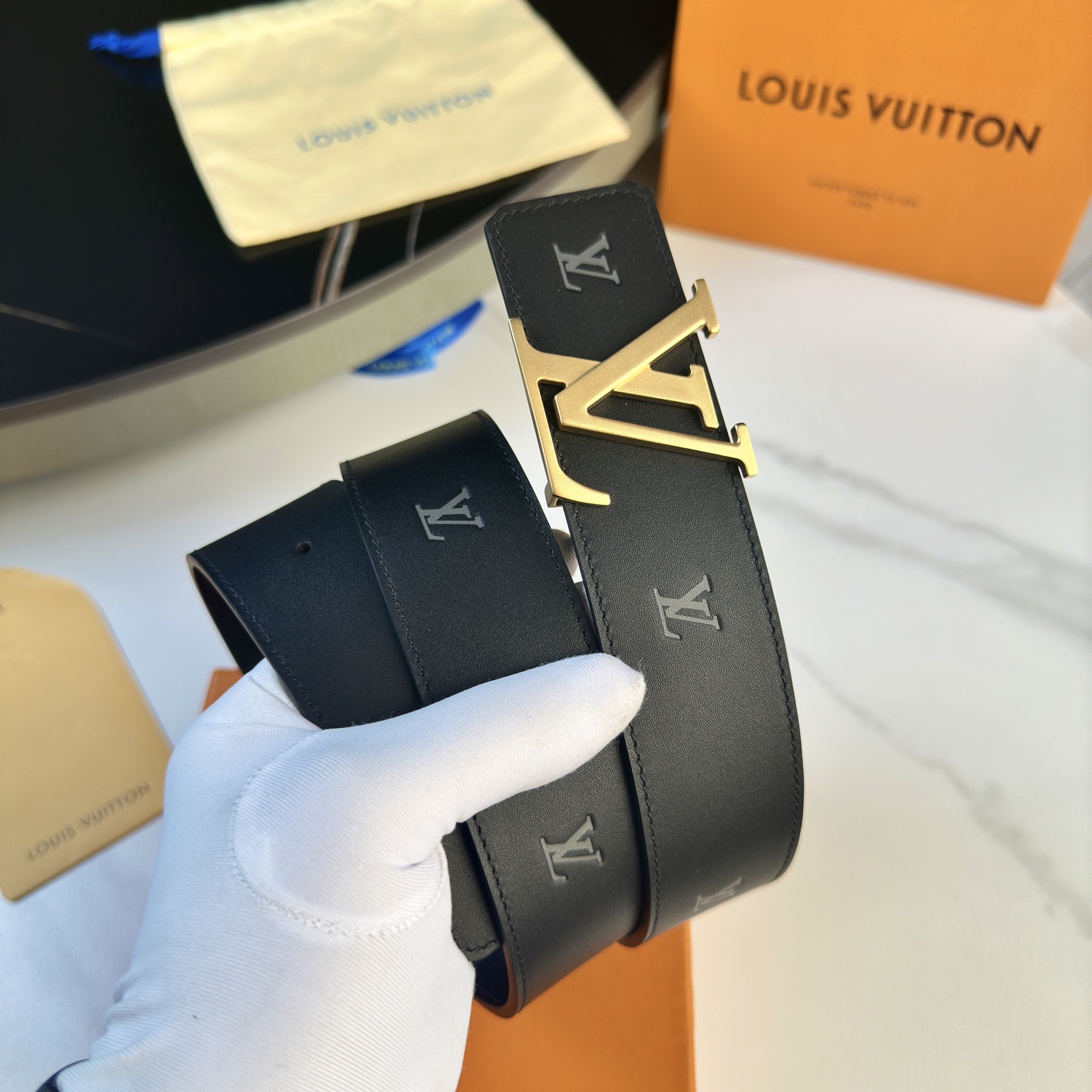 L.OUIS VUITT0N 男性用原单腰带 40mm幅 小牛皮デザイン