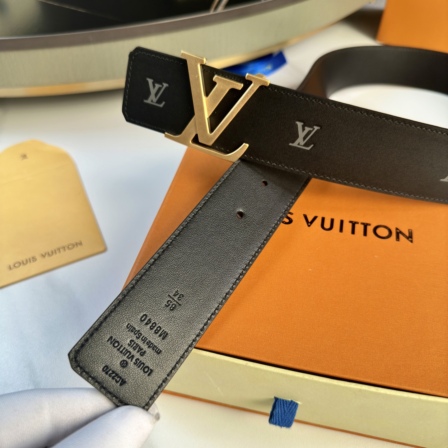 L.OUIS VUITT0N 男性用原单腰带 40mm幅 小牛皮デザイン