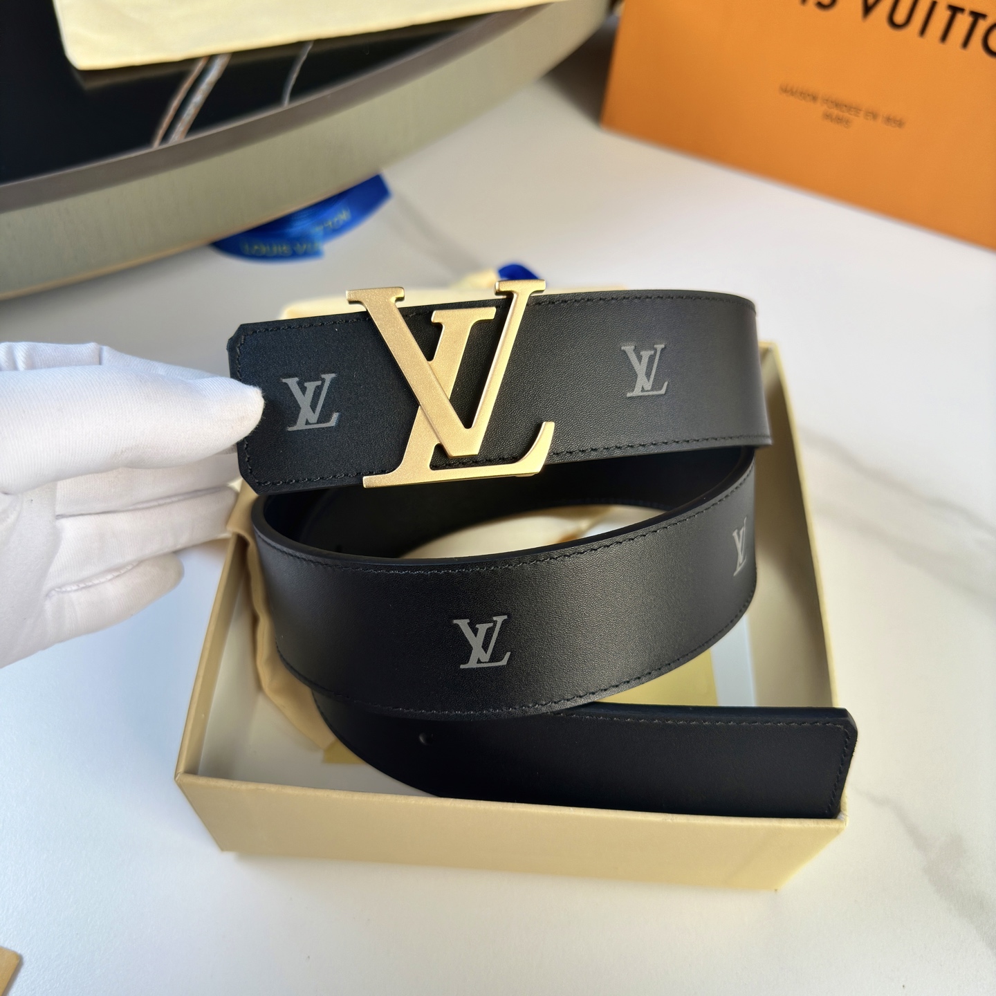 L.OUIS VUITT0N 男性用原单腰带 40mm幅 小牛皮デザイン