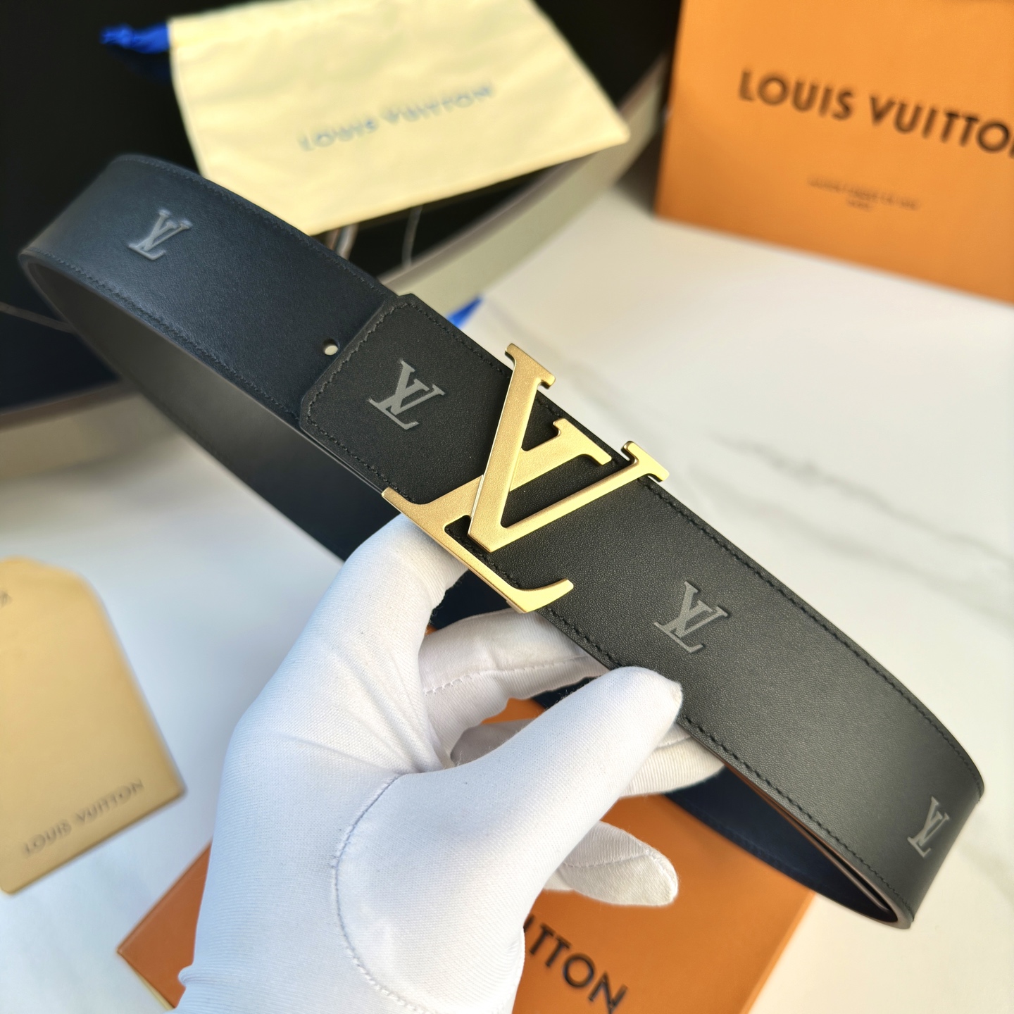 L.OUIS VUITT0N 男性用原单腰带 40mm幅 小牛皮デザイン