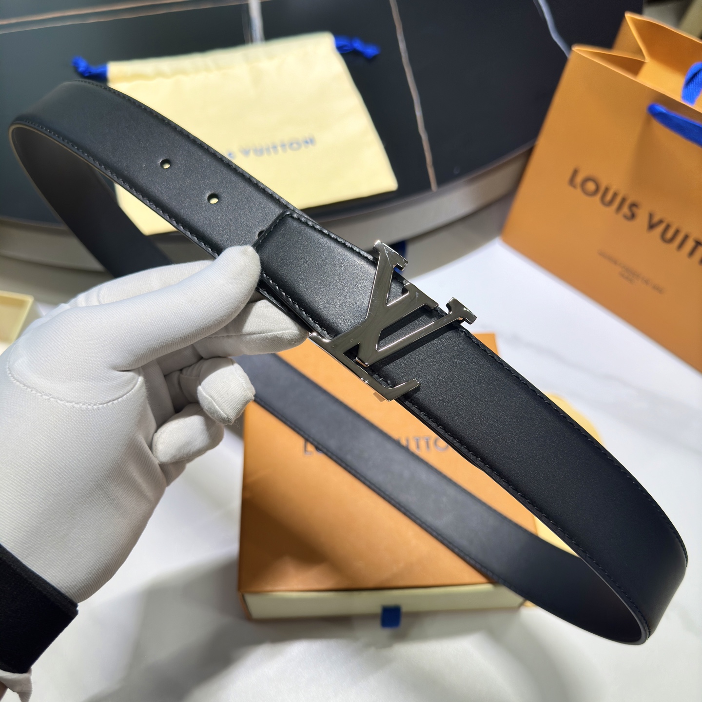 
       L0UIS VUITT0N 今 驢家男士原單腰帶 寬度35毫米 腰帶採用雙面進口小牛皮底