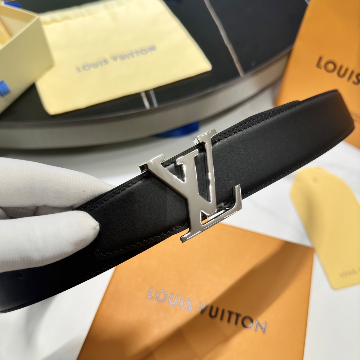 
       L0UIS VUITT0N 今 驢家男士原單腰帶 寬度35毫米 腰帶採用雙面進口小牛皮底