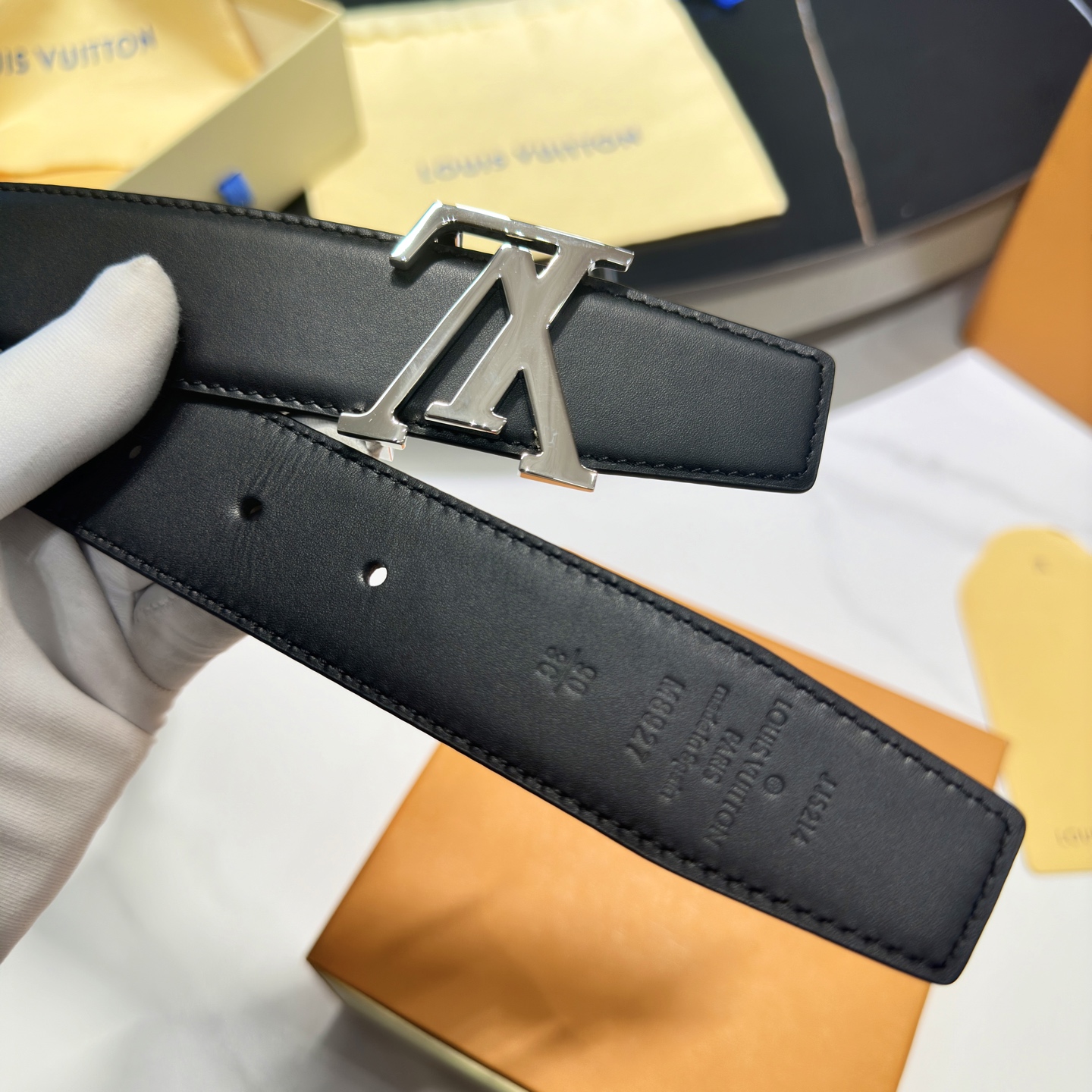 
       L0UIS VUITT0N 今 驢家男士原單腰帶 寬度35毫米 腰帶採用雙面進口小牛皮底