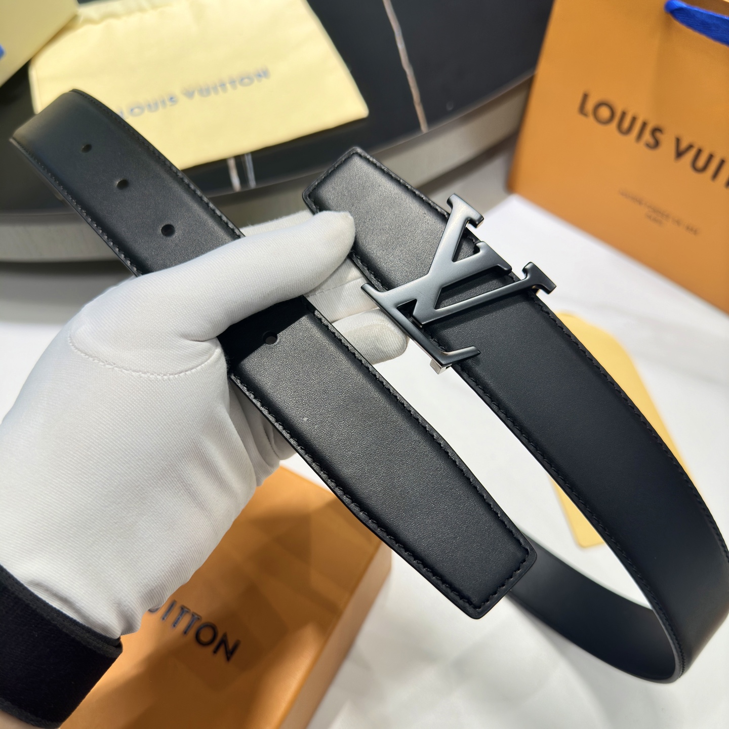
       L0UIS VUITT0N 今 驢家男士原單腰帶 寬度35毫米 腰帶採用雙面進口小牛皮底