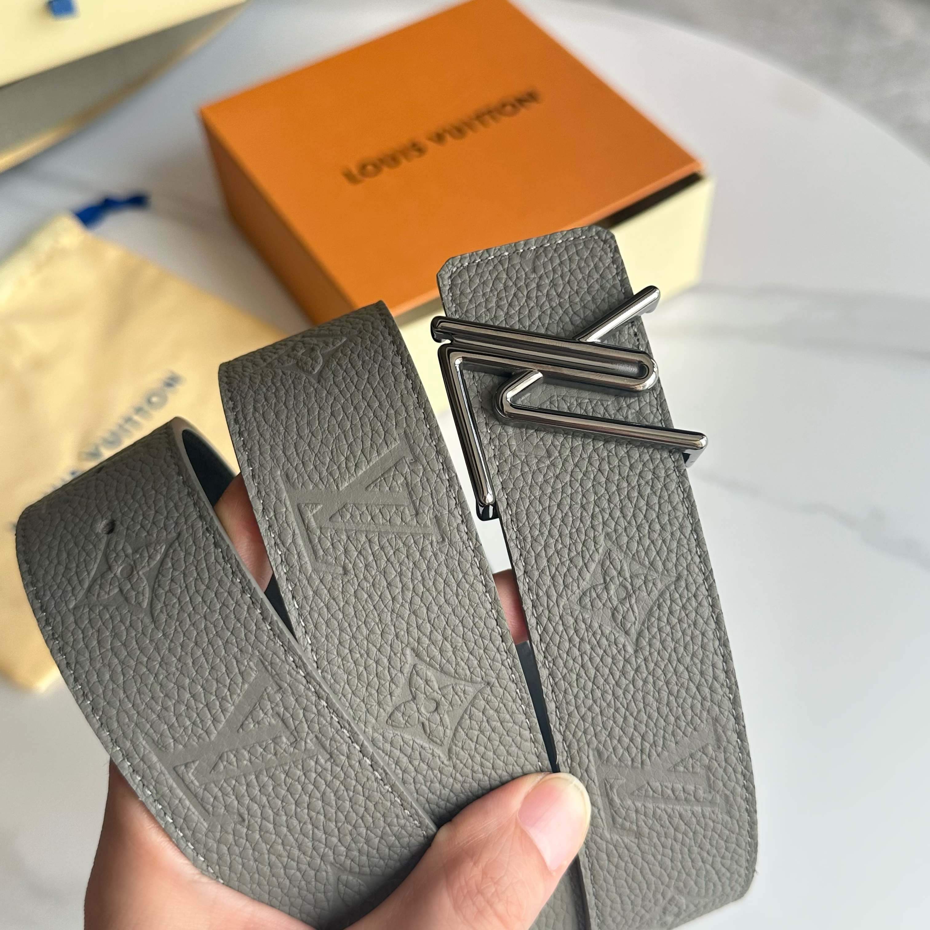 L0UIS VUITT0N 原版包裝➕1.0 - 寬度40mmの柔軟小牛皮