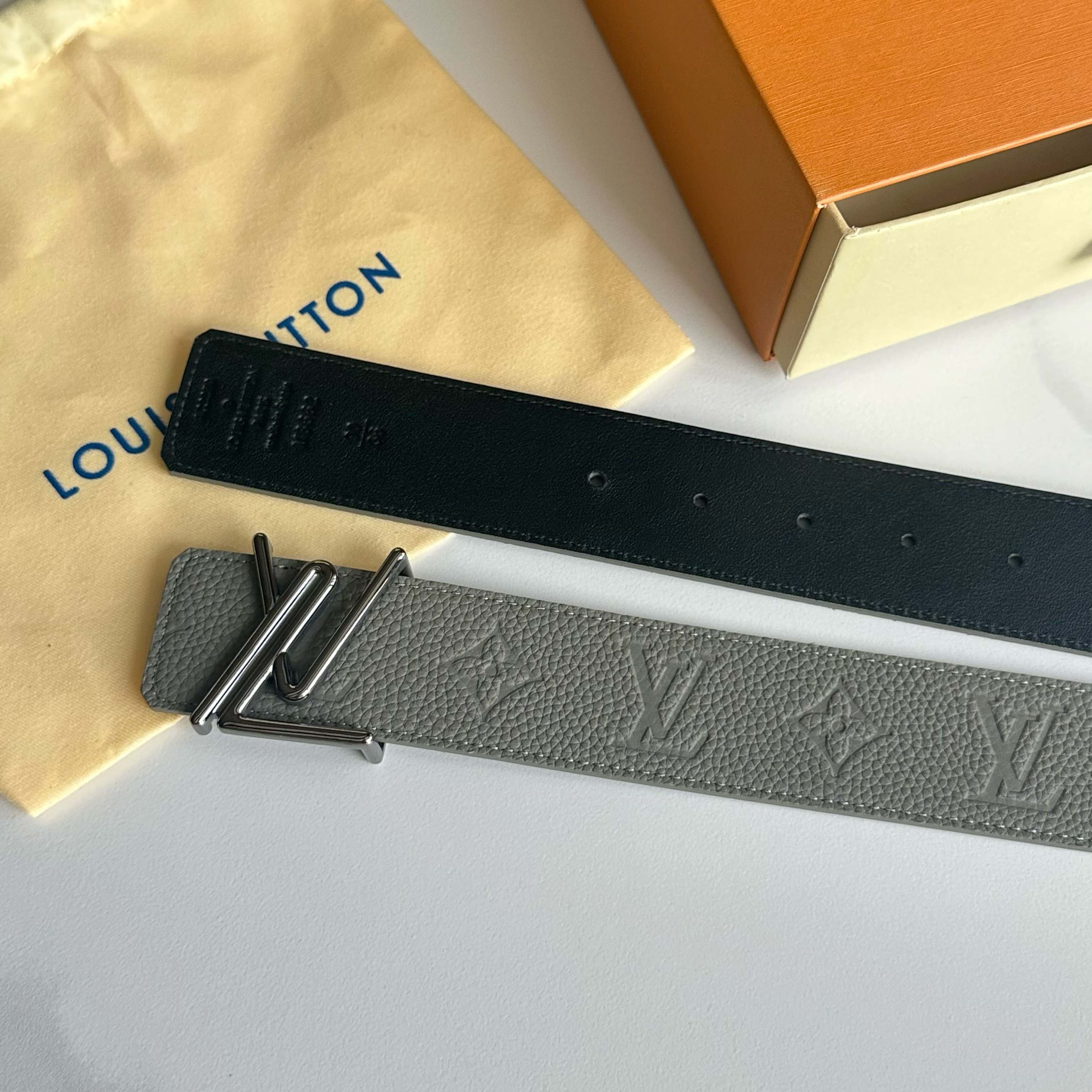 L0UIS VUITT0N 原版包裝➕1.0 - 寬度40mmの柔軟小牛皮