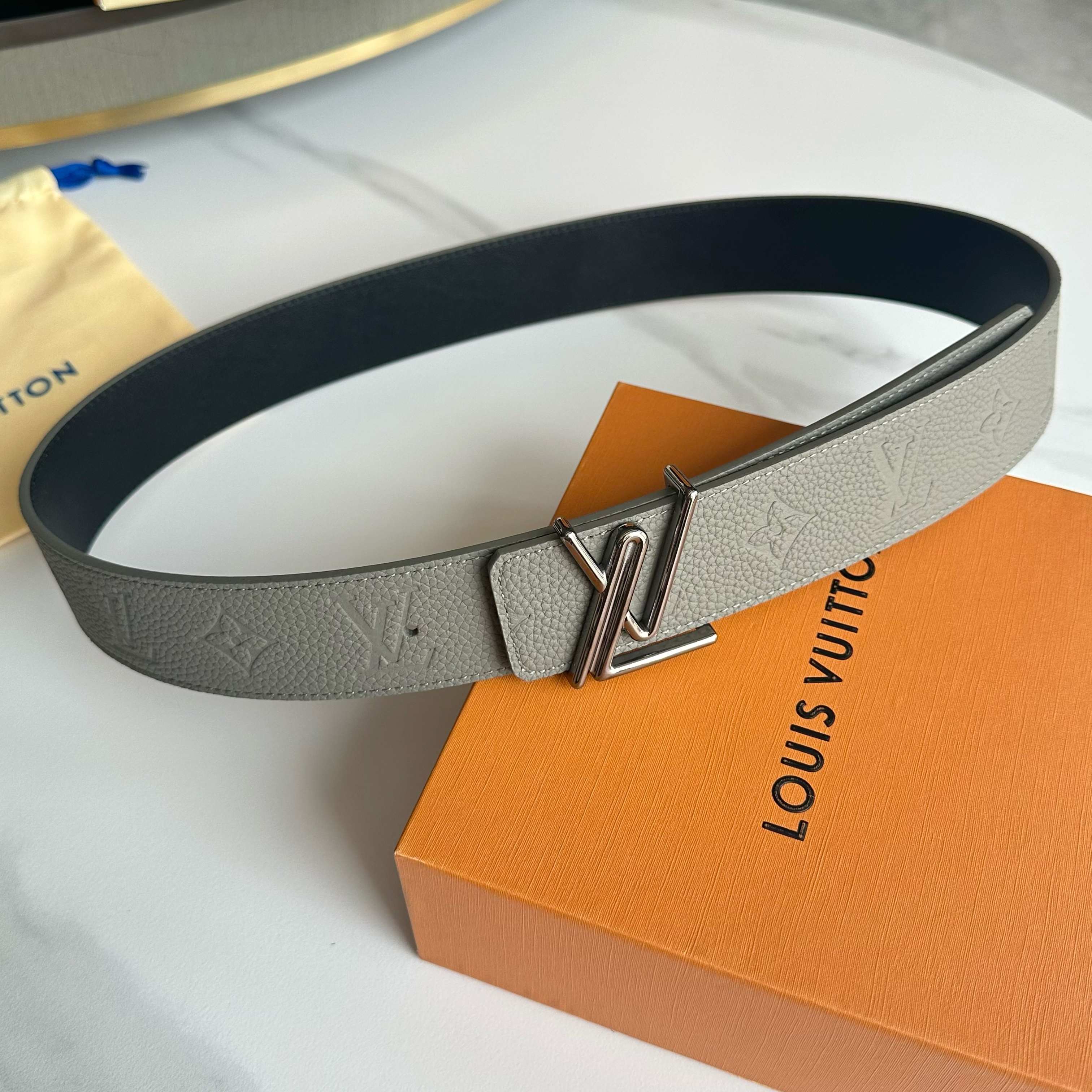 L0UIS VUITT0N 原版包裝➕1.0 - 寬度40mmの柔軟小牛皮