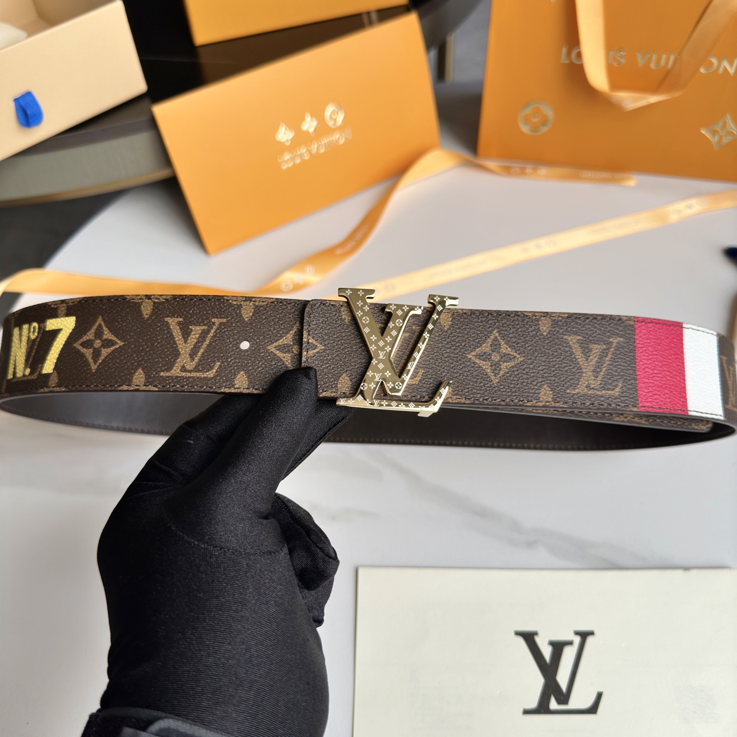 L0UIS VUITT0N 原版包裝➕1.0 - 精巧なデザインと高品質な素材