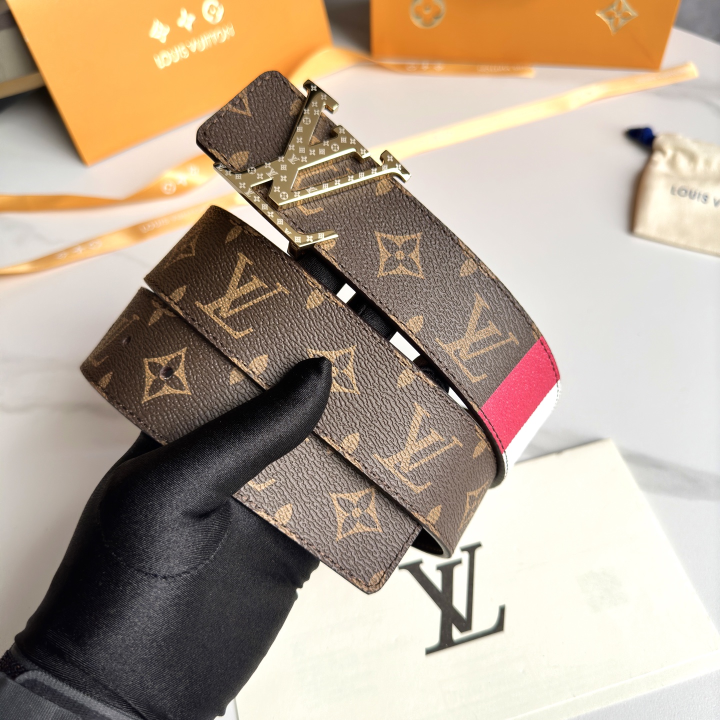 L0UIS VUITT0N 原版包裝➕1.0 - 精巧なデザインと高品質な素材