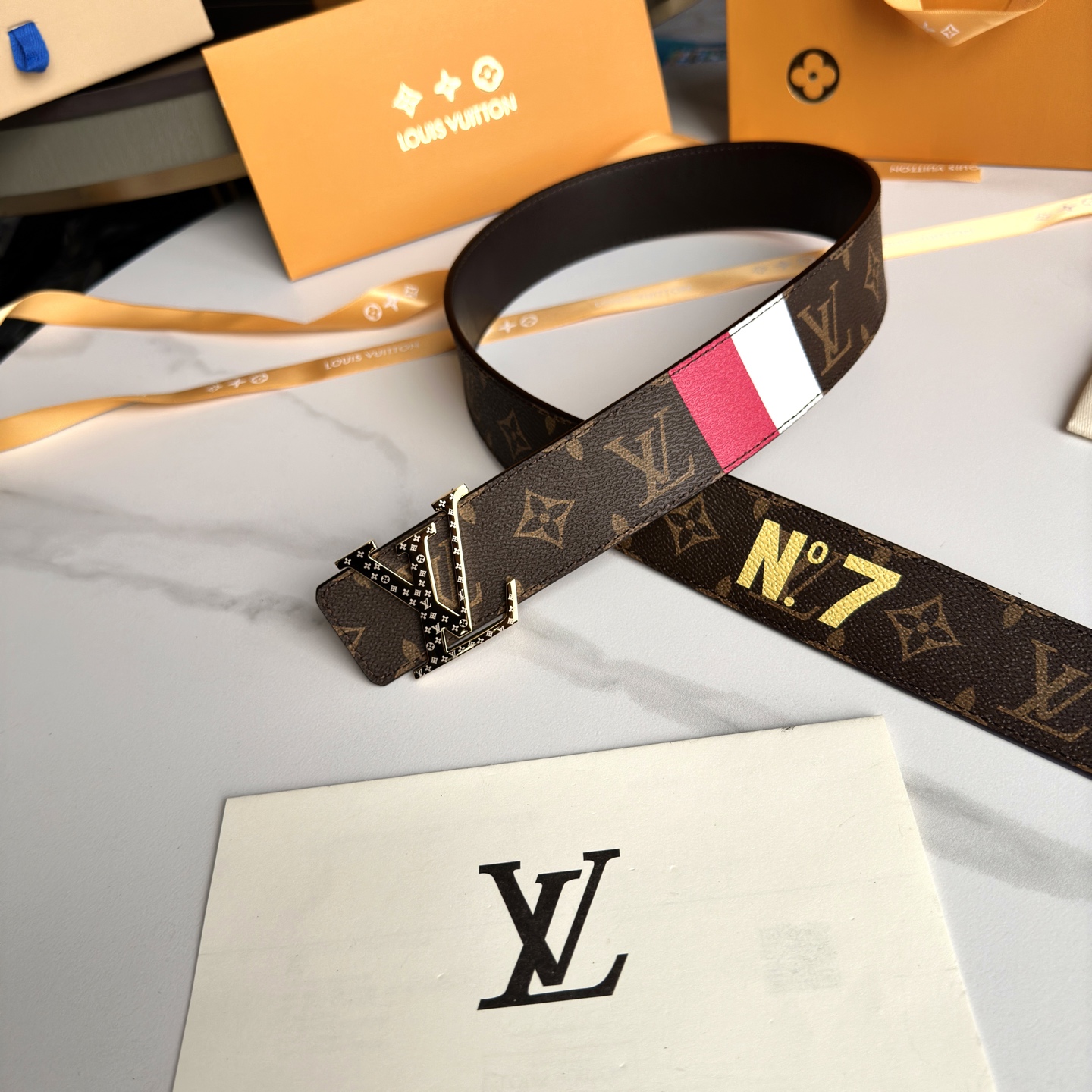 L0UIS VUITT0N 原版包裝➕1.0 - 精巧なデザインと高品質な素材